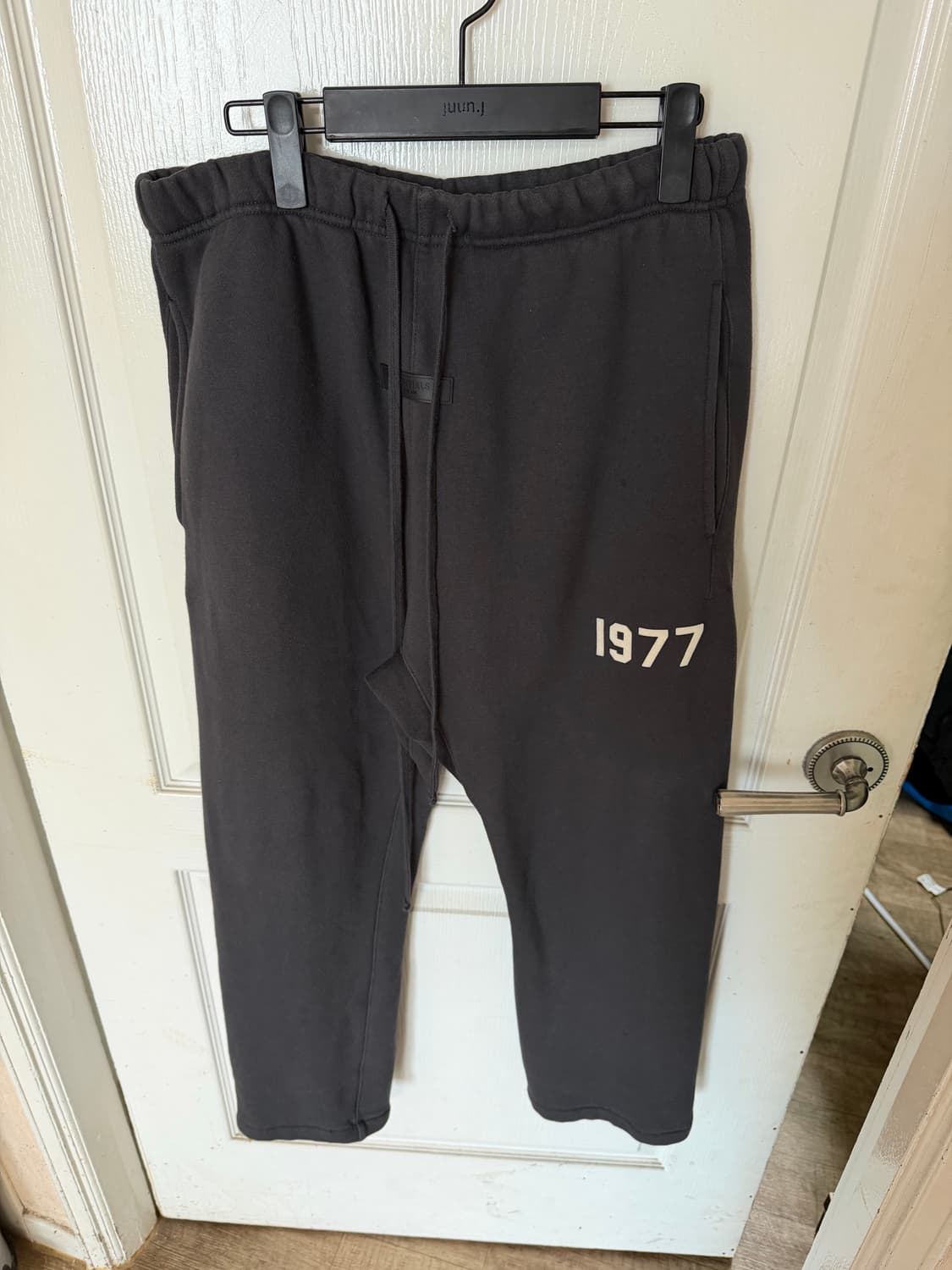 [S] 에센셜 1977 릴렉스드 스웨트팬츠 아이언 - 22SS 상품이미지1