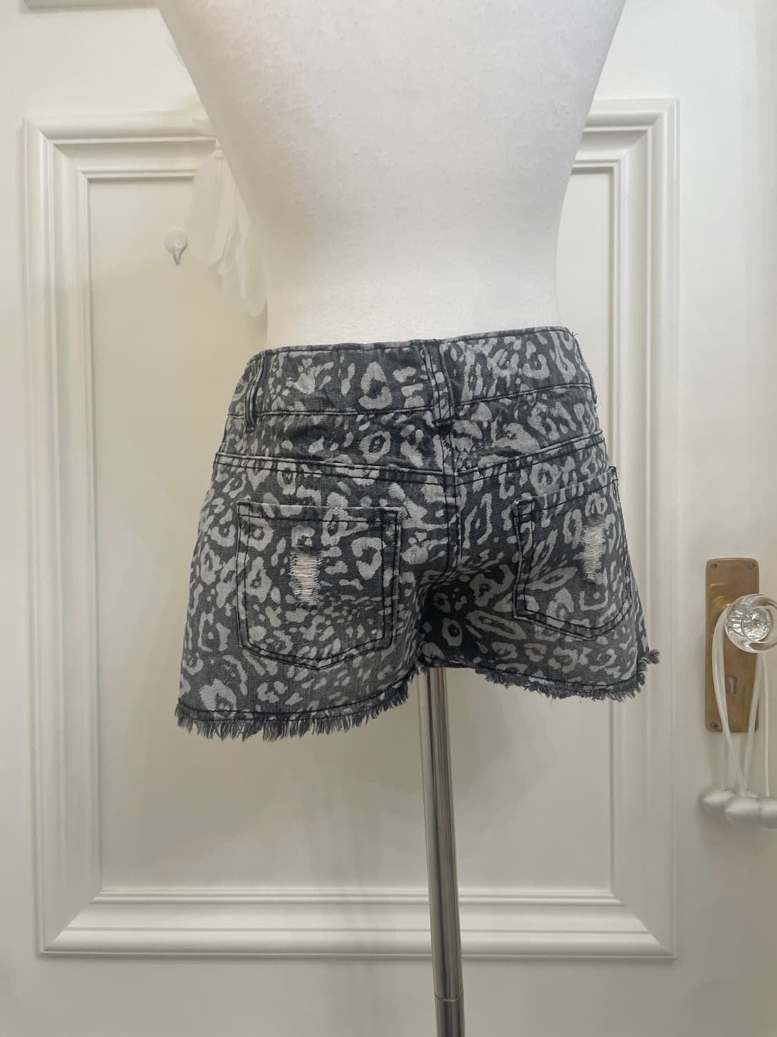 gray leopard mini denim pants(size-160) 상품이미지4