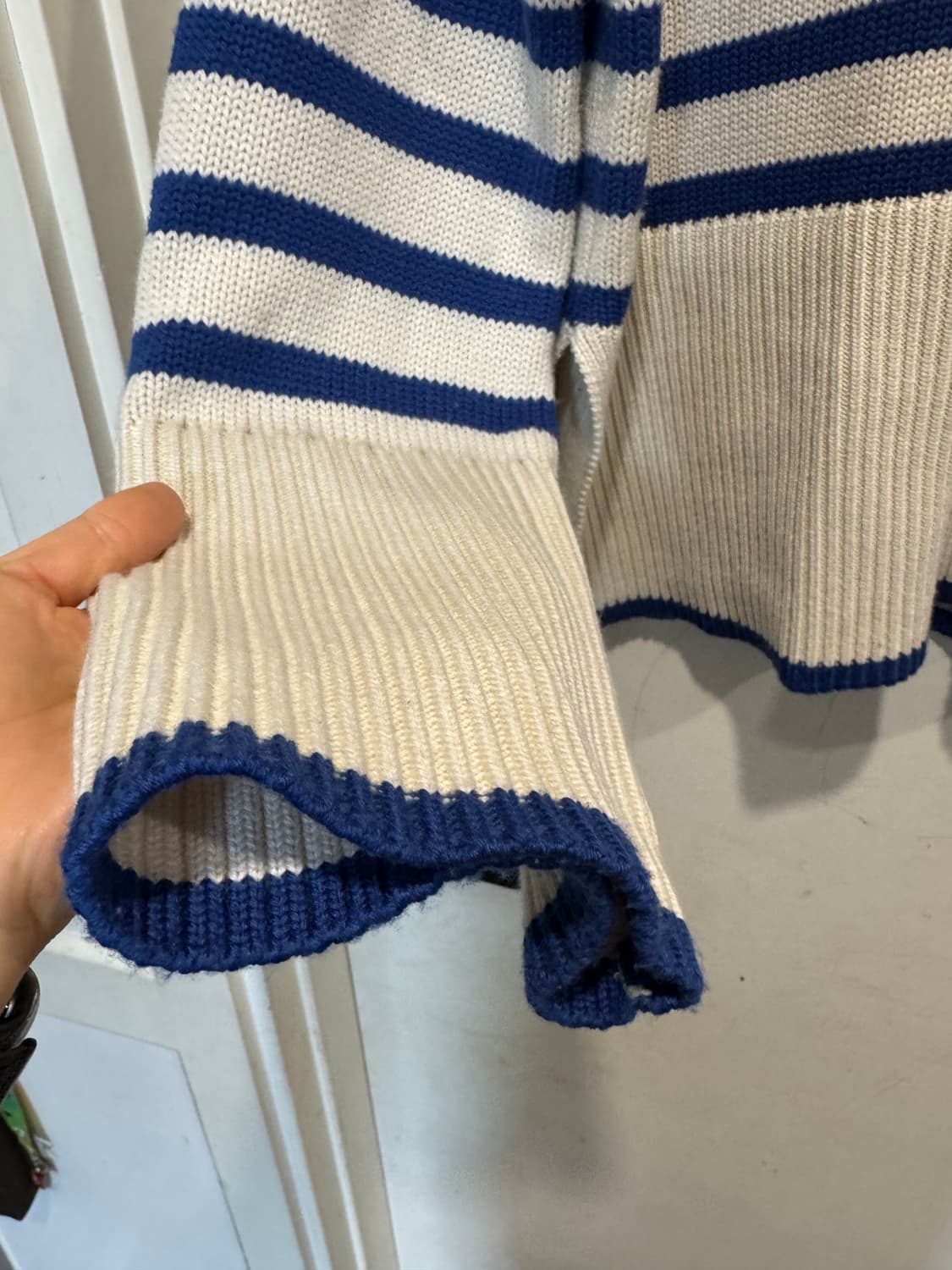 토템 시그니쳐 스트라이프 터틀넥 상품이미지6