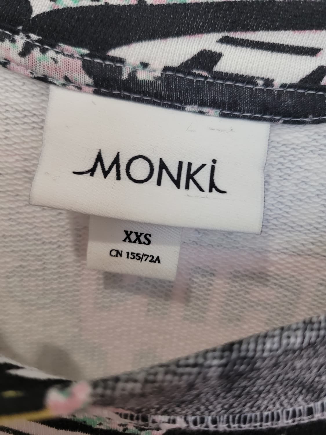 Monki 그래피티 패턴 맨투맨 티셔츠 여성용 44~55 상품이미지3