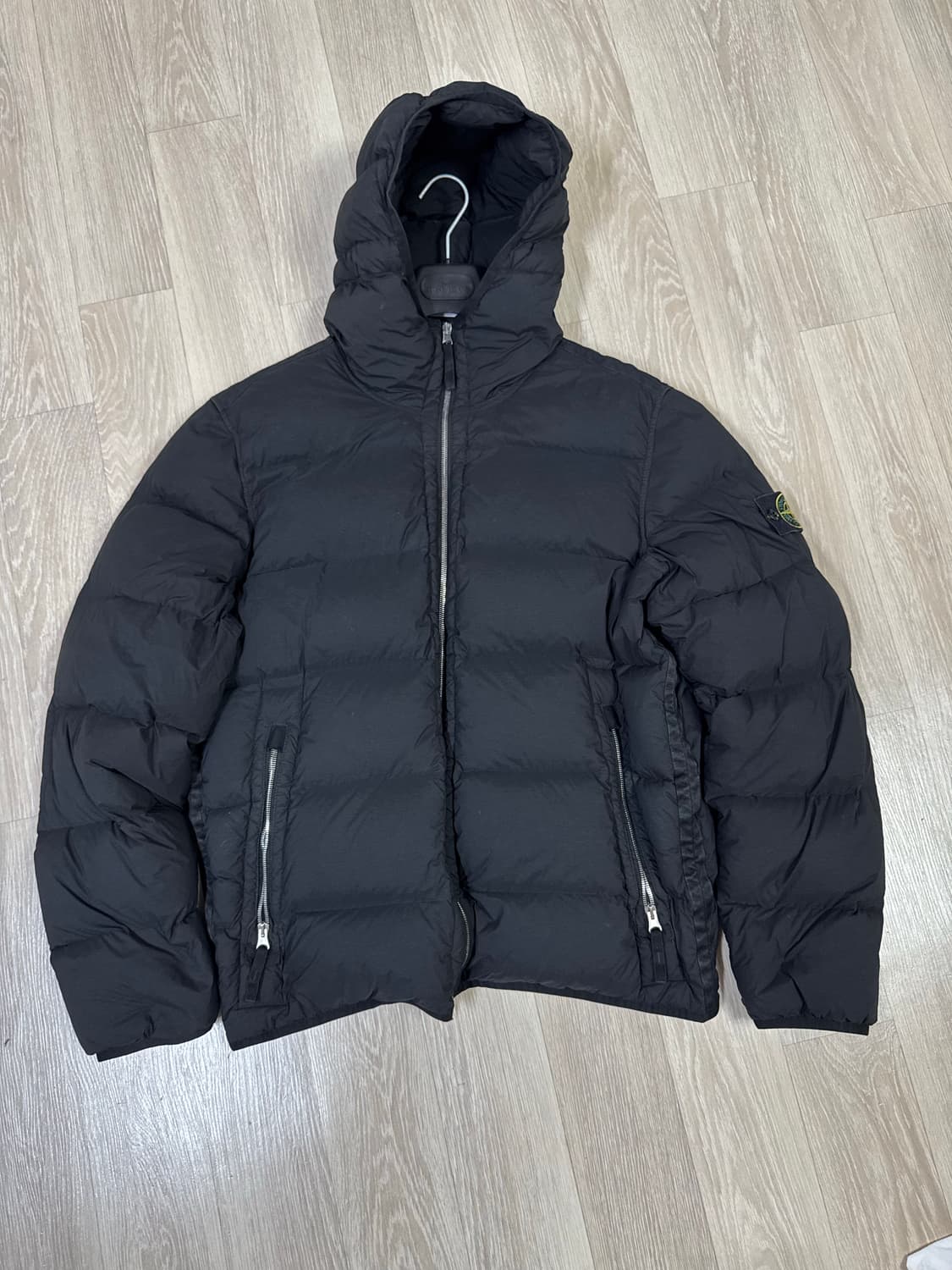 23FW L 스톤아일랜드 심리스터널 패딩 블랙 상품이미지1
