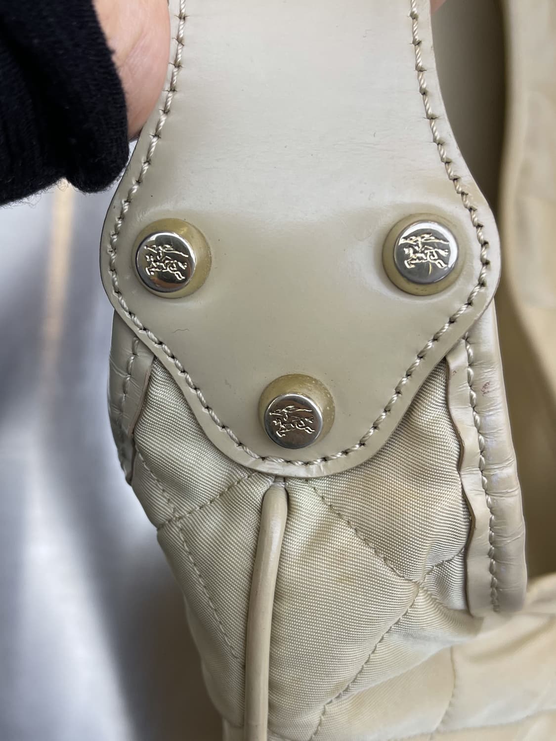 버버리 나일론 퀄티드 호보백 상품이미지7