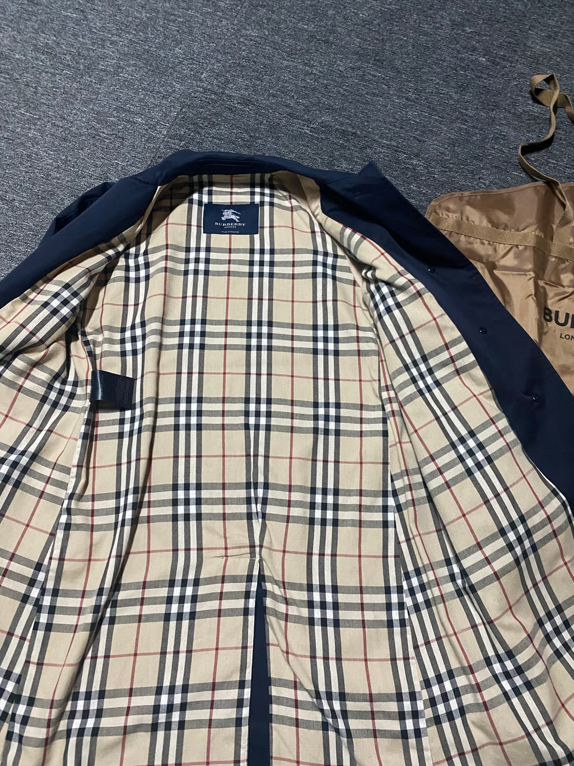 [옷정리]시그니처 노바체크 버버리 트렌치코트 급처 상품이미지8