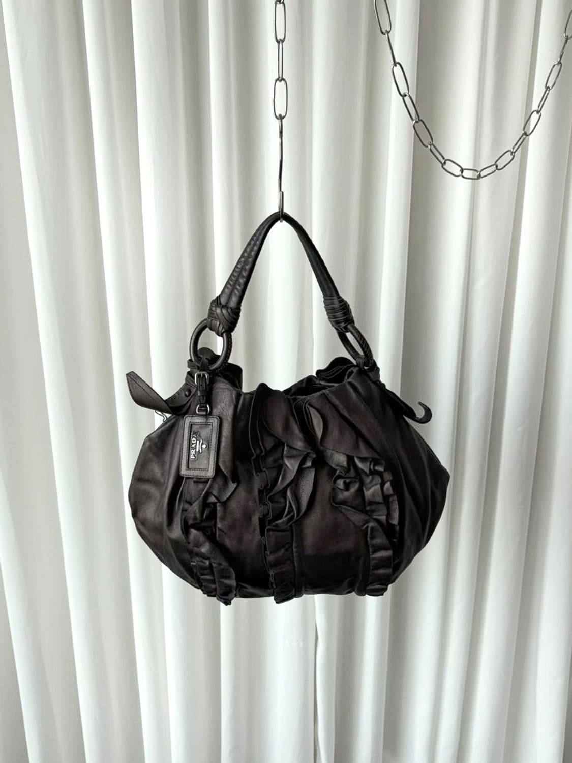 프라다 나파 러플 숄더백 상품이미지1