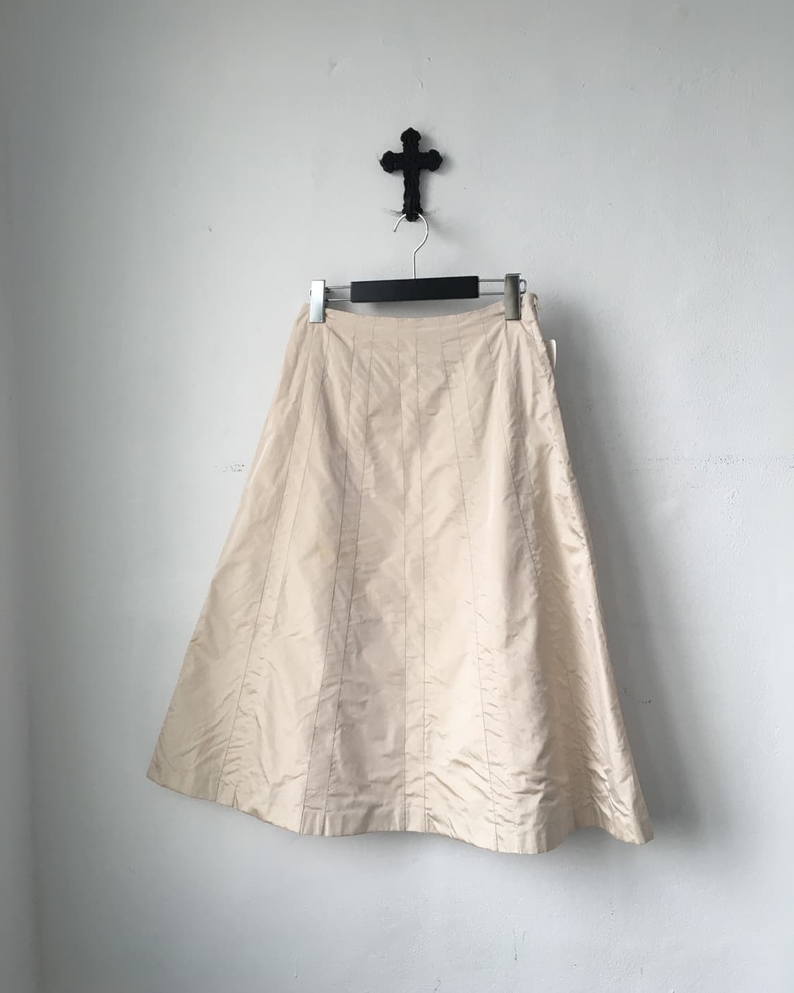 Line detail glossy skirt 상품이미지1