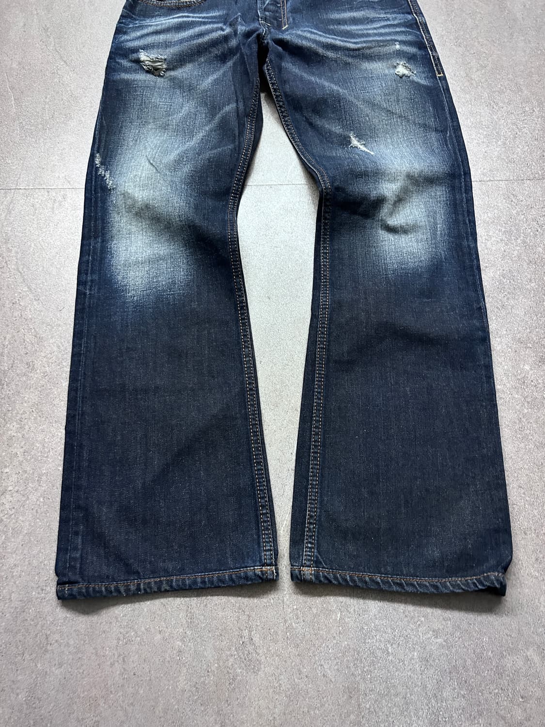 디젤 자티니 디스트레스드 부츠컷 데님 팬츠 상품이미지3