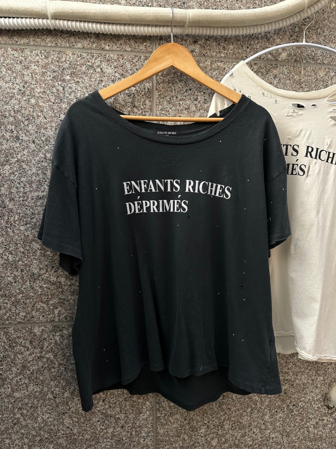 ERD 앙팡리쉬 데프리메 데미지 레터링 티셔츠 상품이미지1