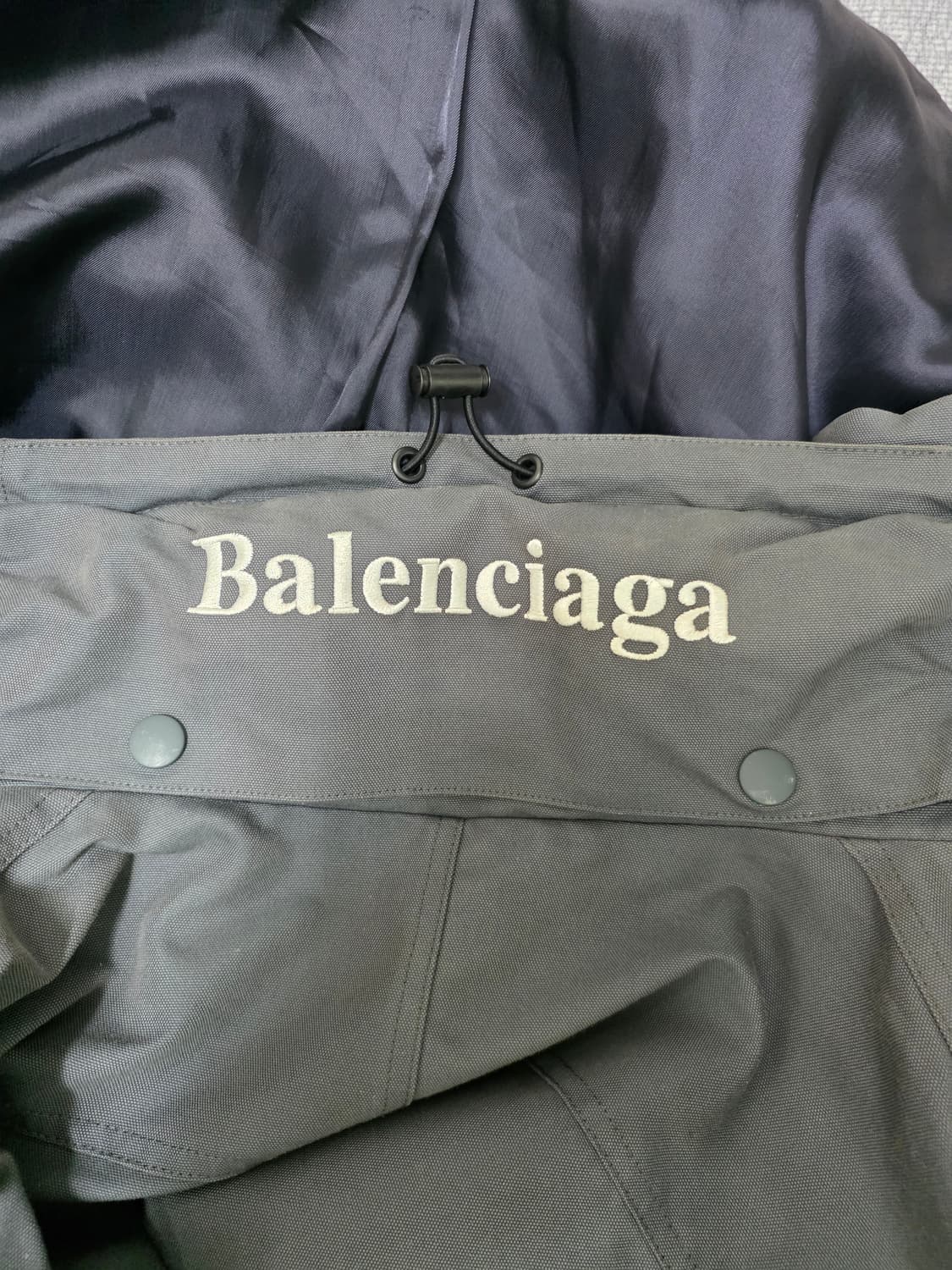 발렌시아가 오버핏 쉘파카 국내매장판 상품이미지6