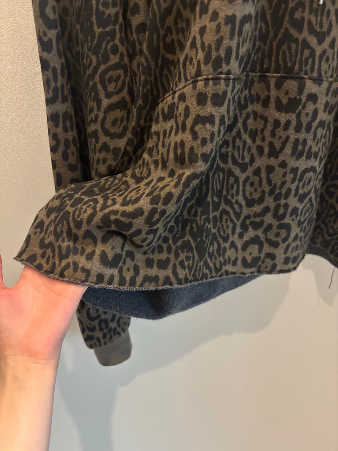 더 미스테리어스호텔 레오파드 후드티 상품이미지2