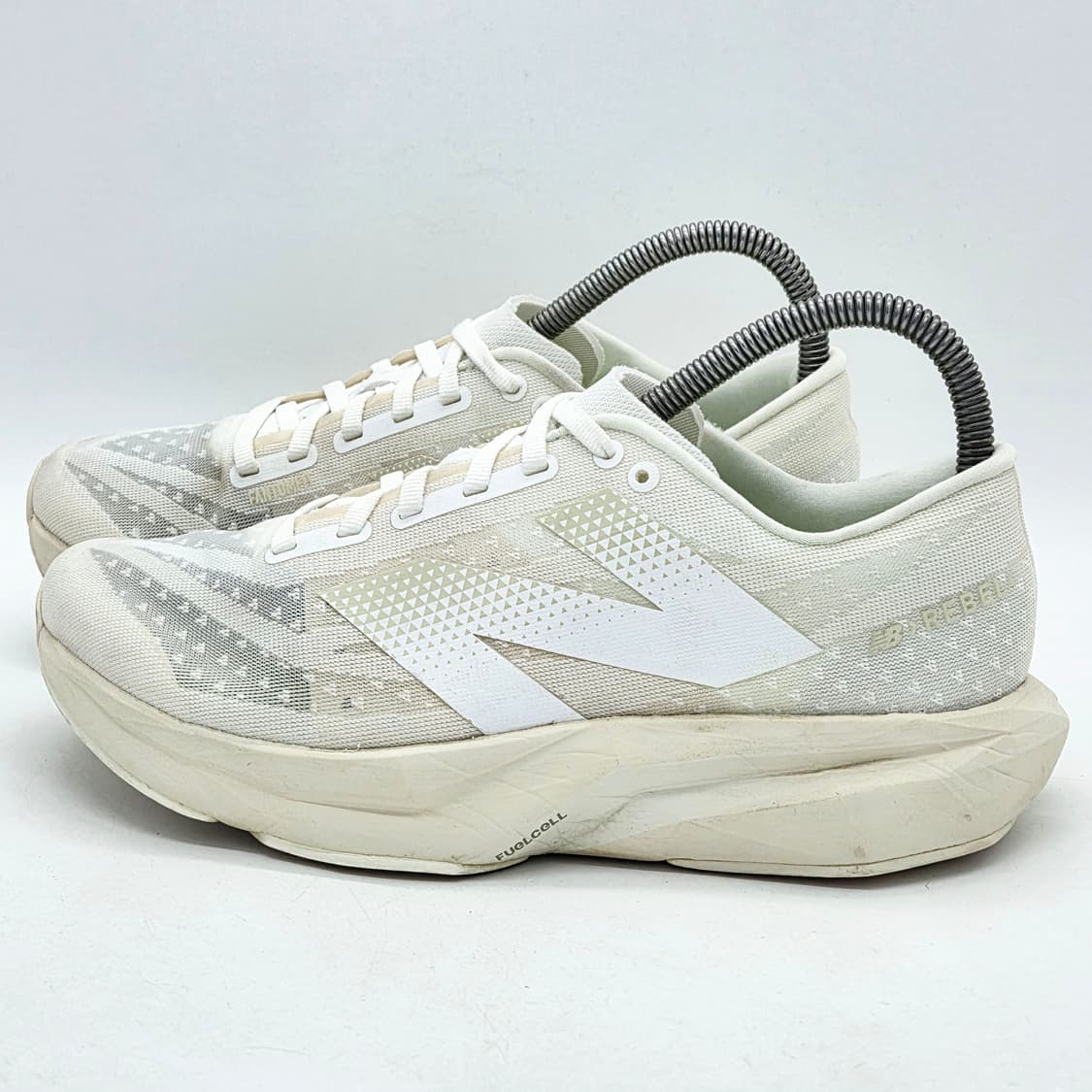 뉴발란스 우먼스 퓨어셀 레벨 v4 화이트 리넨 씨 솔트 (255 D) 상품이미지1