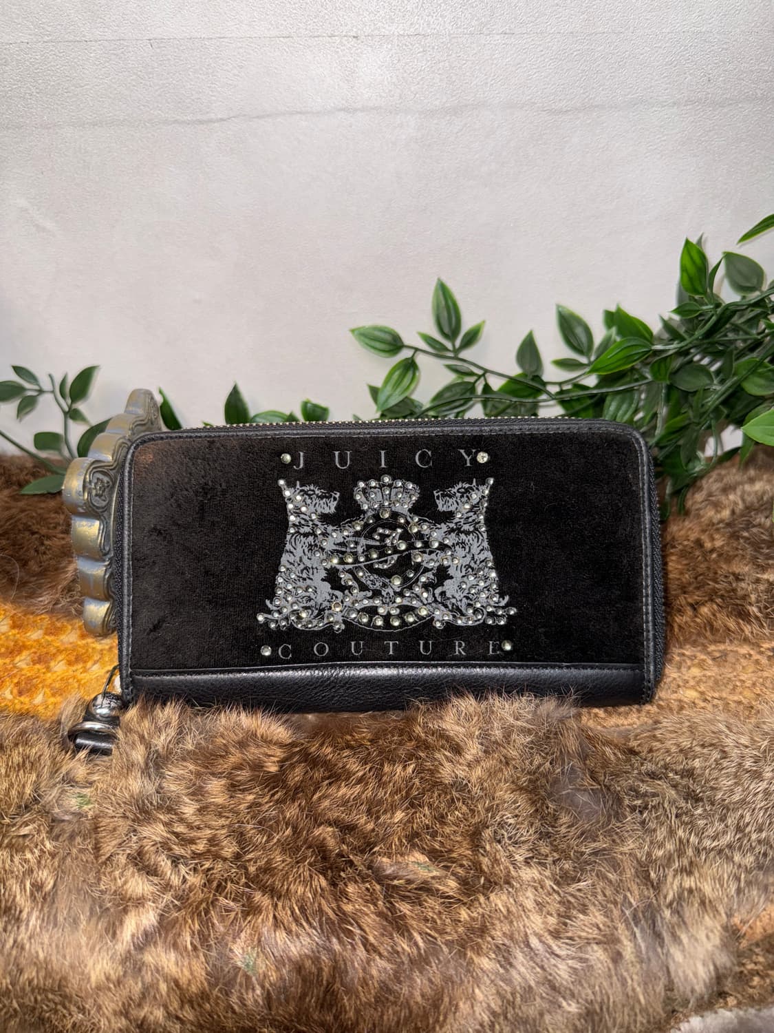 Juicy Couture black velvet wallet  상품이미지1