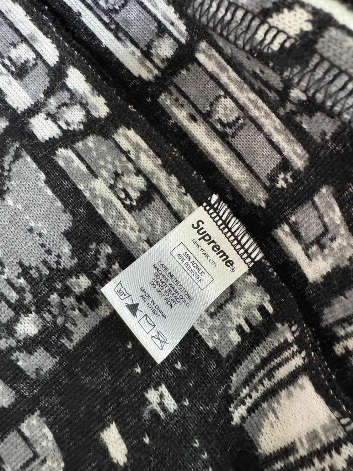 슈프림 세인트 미카엘 플리스 자켓 블랙 XL사이즈입니다. 상품이미지3