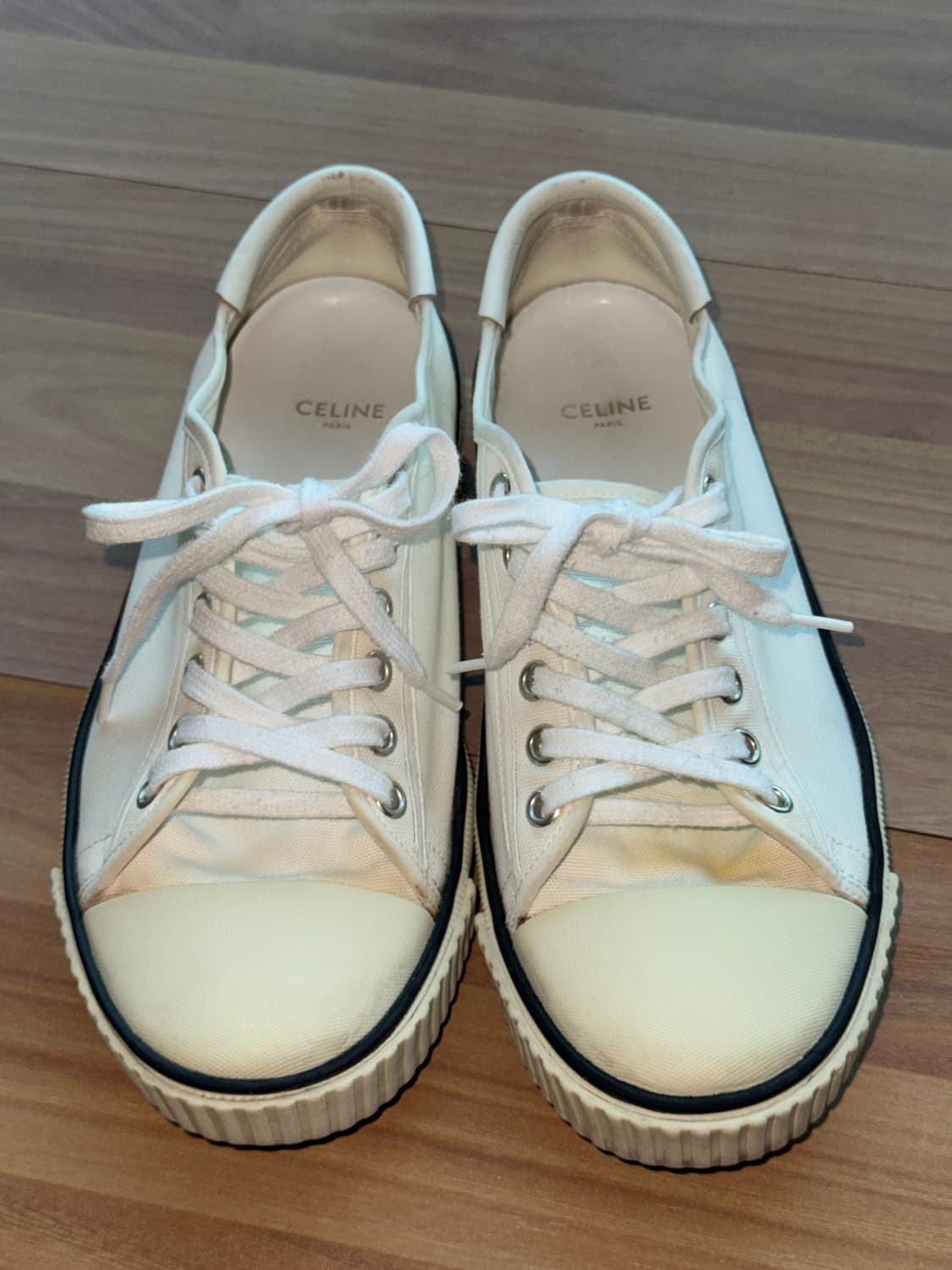 셀린느 블랭크 레이스업 스니커즈 판매합니다. 상품이미지1