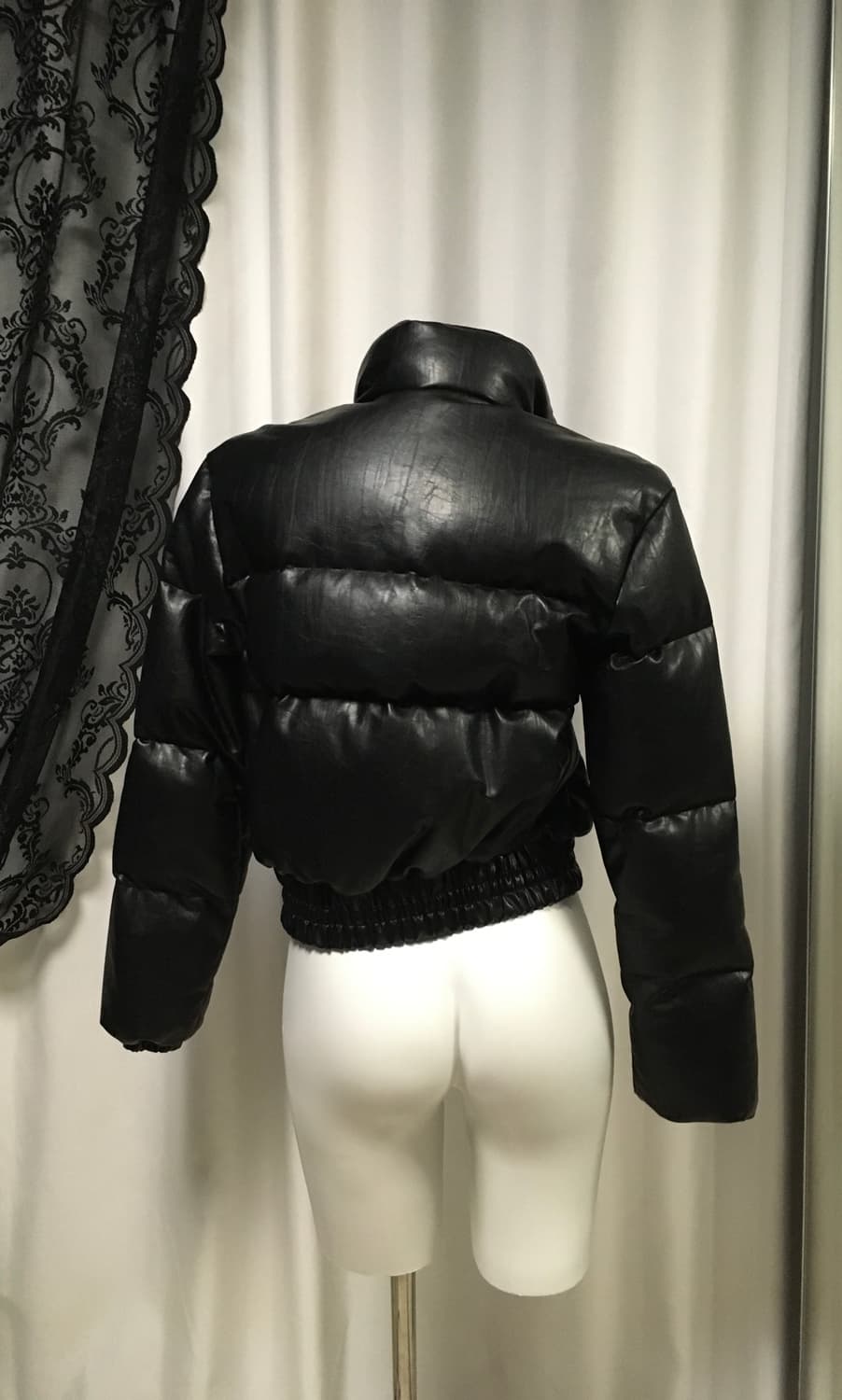 보헤미안서울 레더 덕다운 메탈 로고 패딩 M 상품이미지6