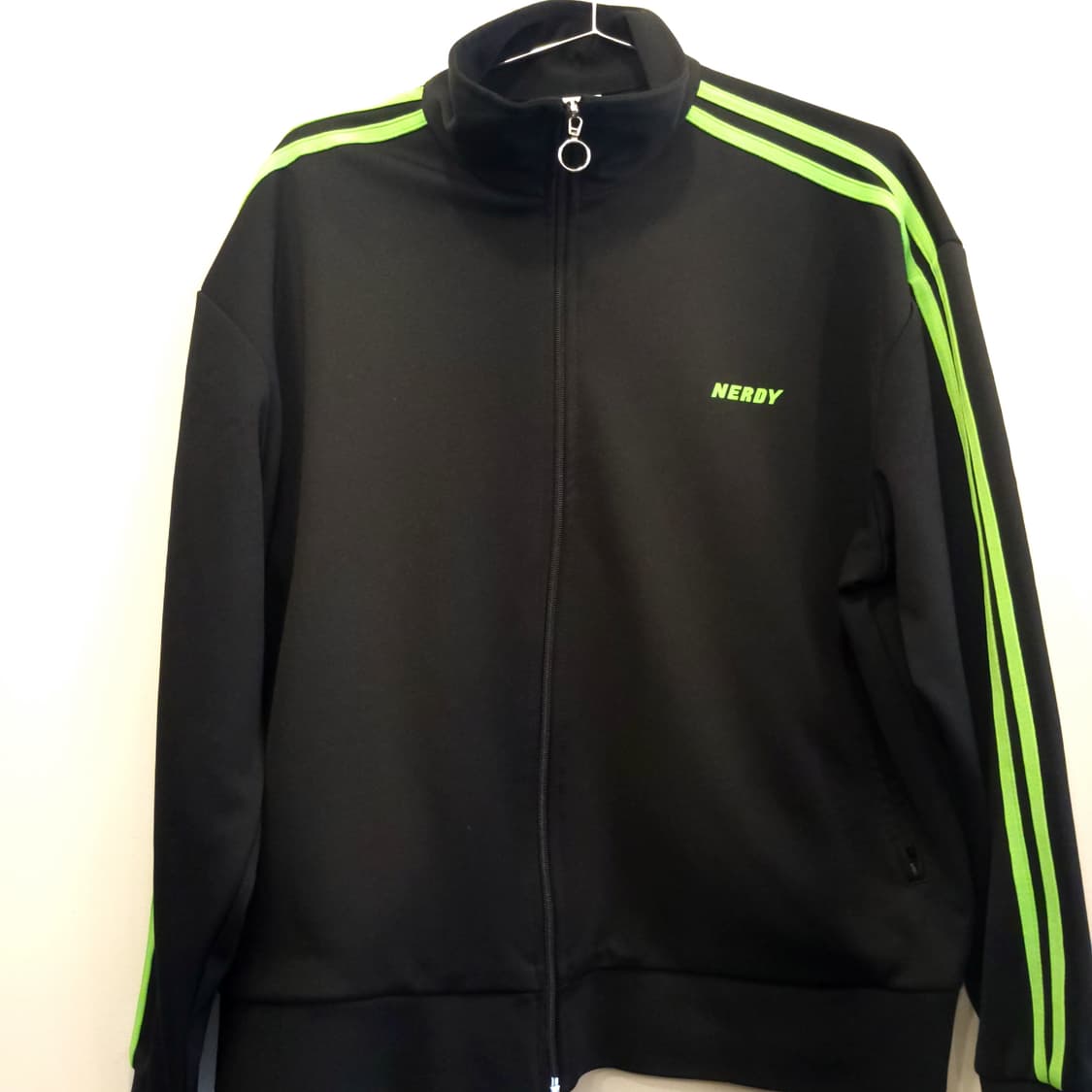 NERDY 스트릿 블랙 트랙탑 네온 라인 져지 상품이미지2