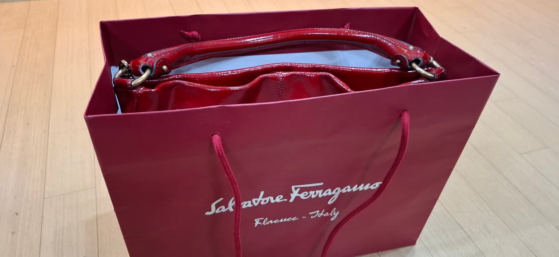 페라가모 레드 에나멜 숄더백 상품이미지5