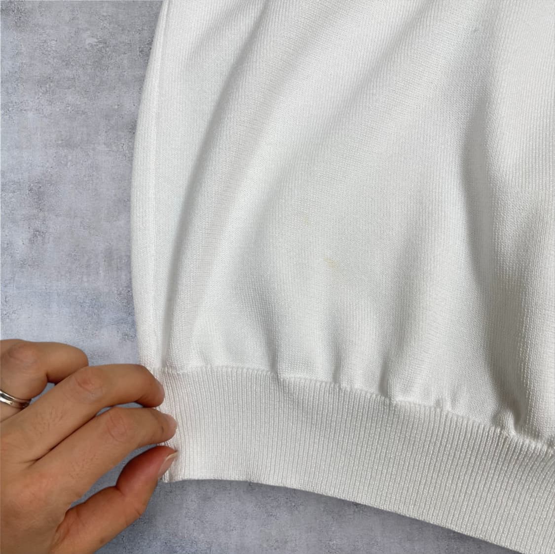 프라다 Prada 화이트 트라이앵글 로고 반팔 카라 니트 M 상품이미지5