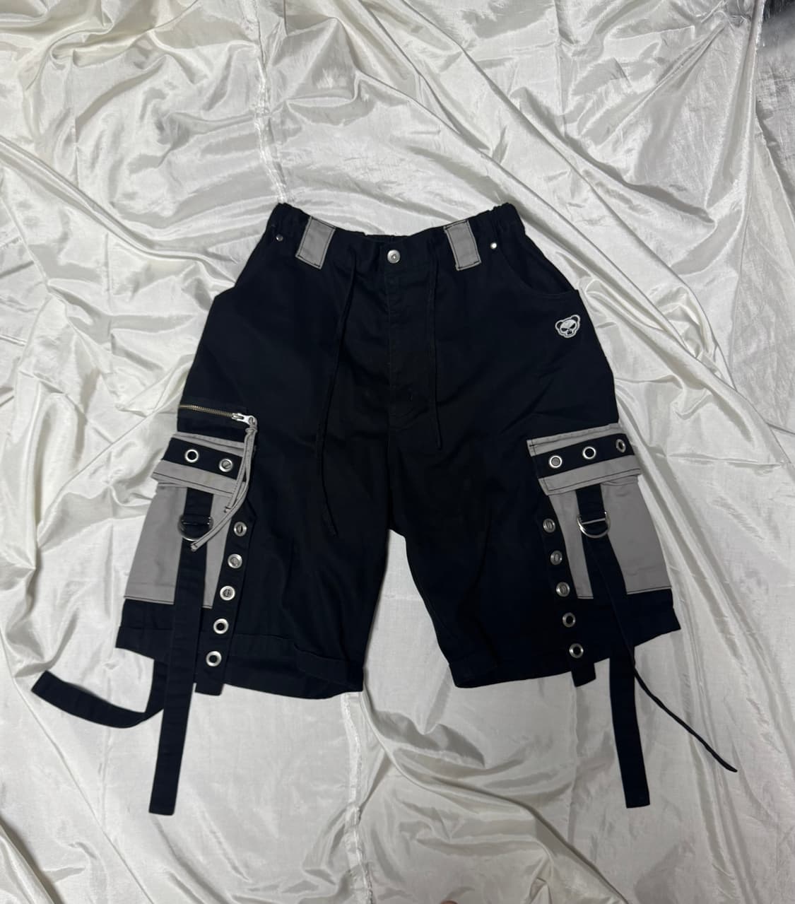 Backside devil's mask two-shot half pant 상품이미지1