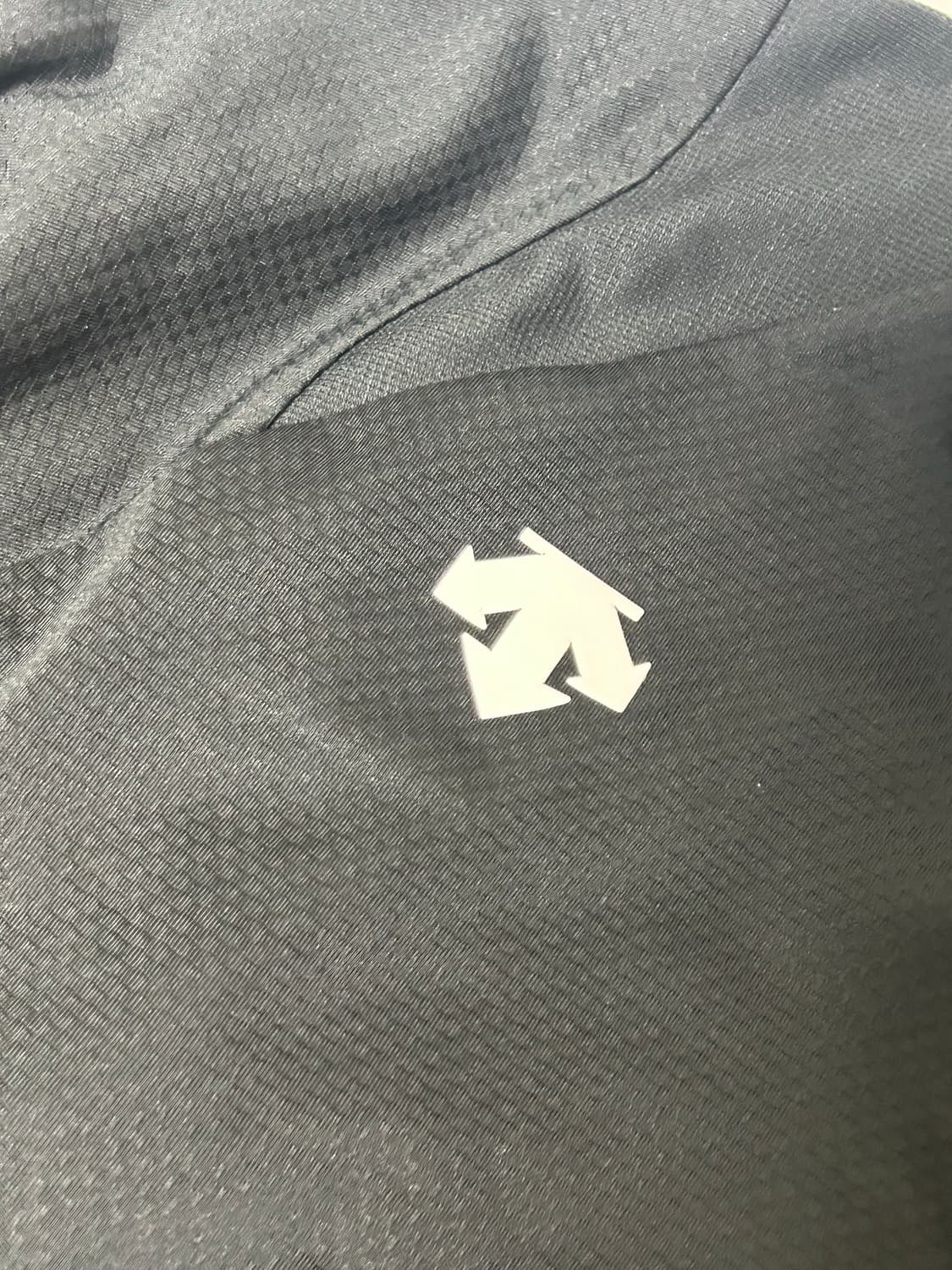 데상트 반팔티 상품이미지2