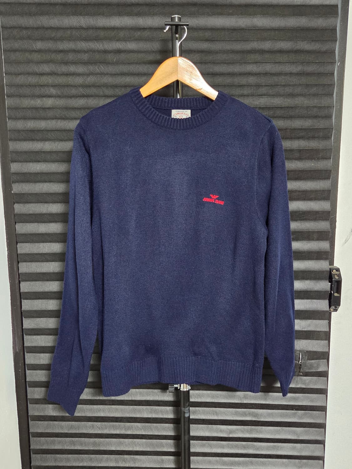 [아르마니 진스] 레드 로고 코튼 라운드 니트 | 00201 상품이미지1