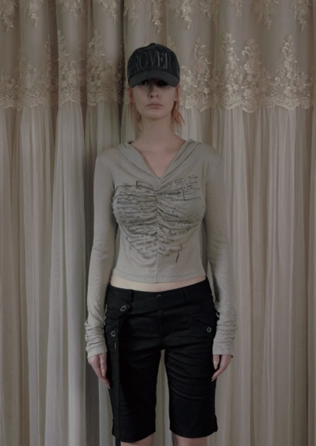 보헤미안서울 GRAPHIC SHIRRING HOODIE 셔링 후디 상품이미지1