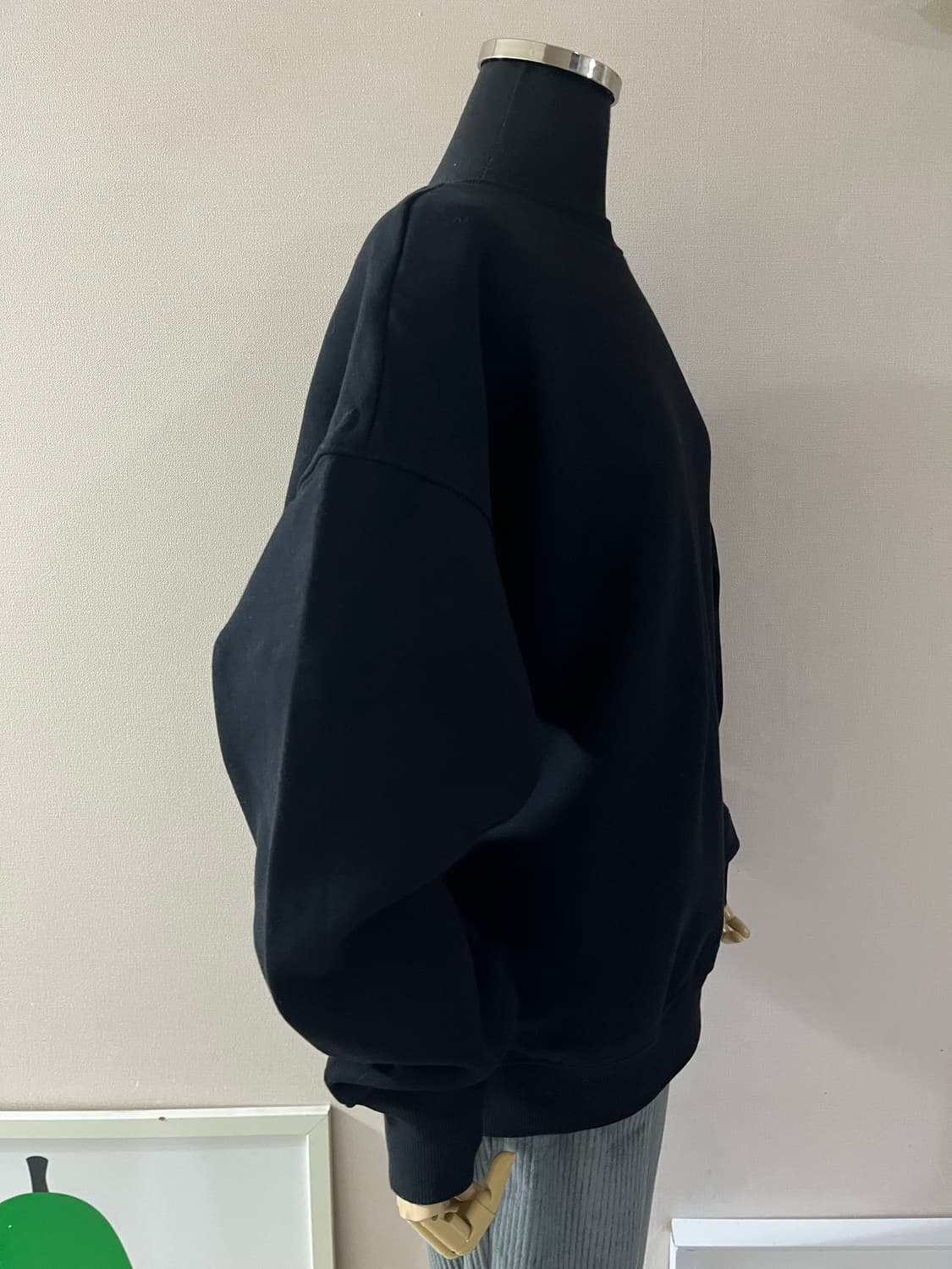 팬시클럽 블랙기모맨투맨 상품이미지8