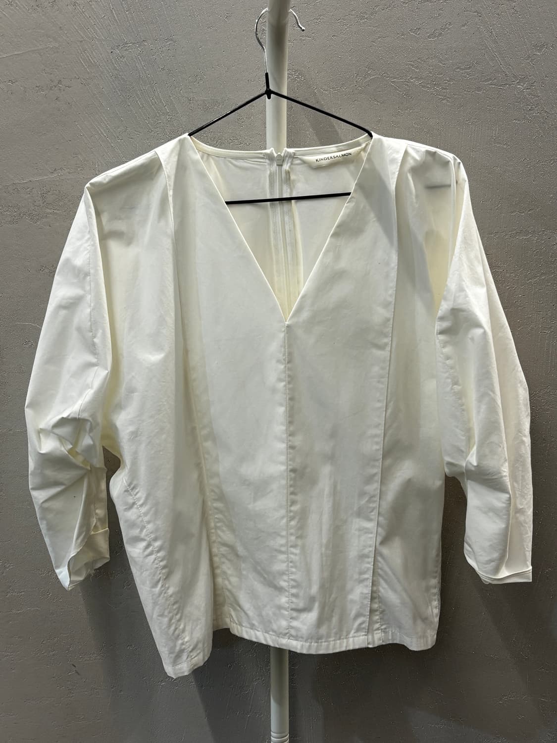 킨더살몬 브이넥 블라우스 OS 상품이미지2
