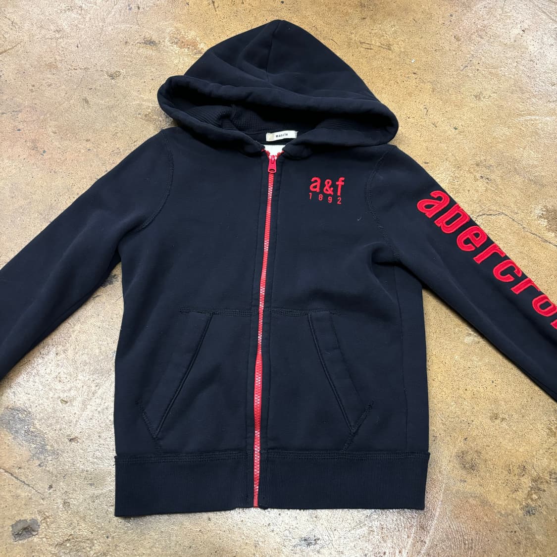 아베크롬비 키즈 검빨 블랙 딱붙 후드집업 상품이미지3