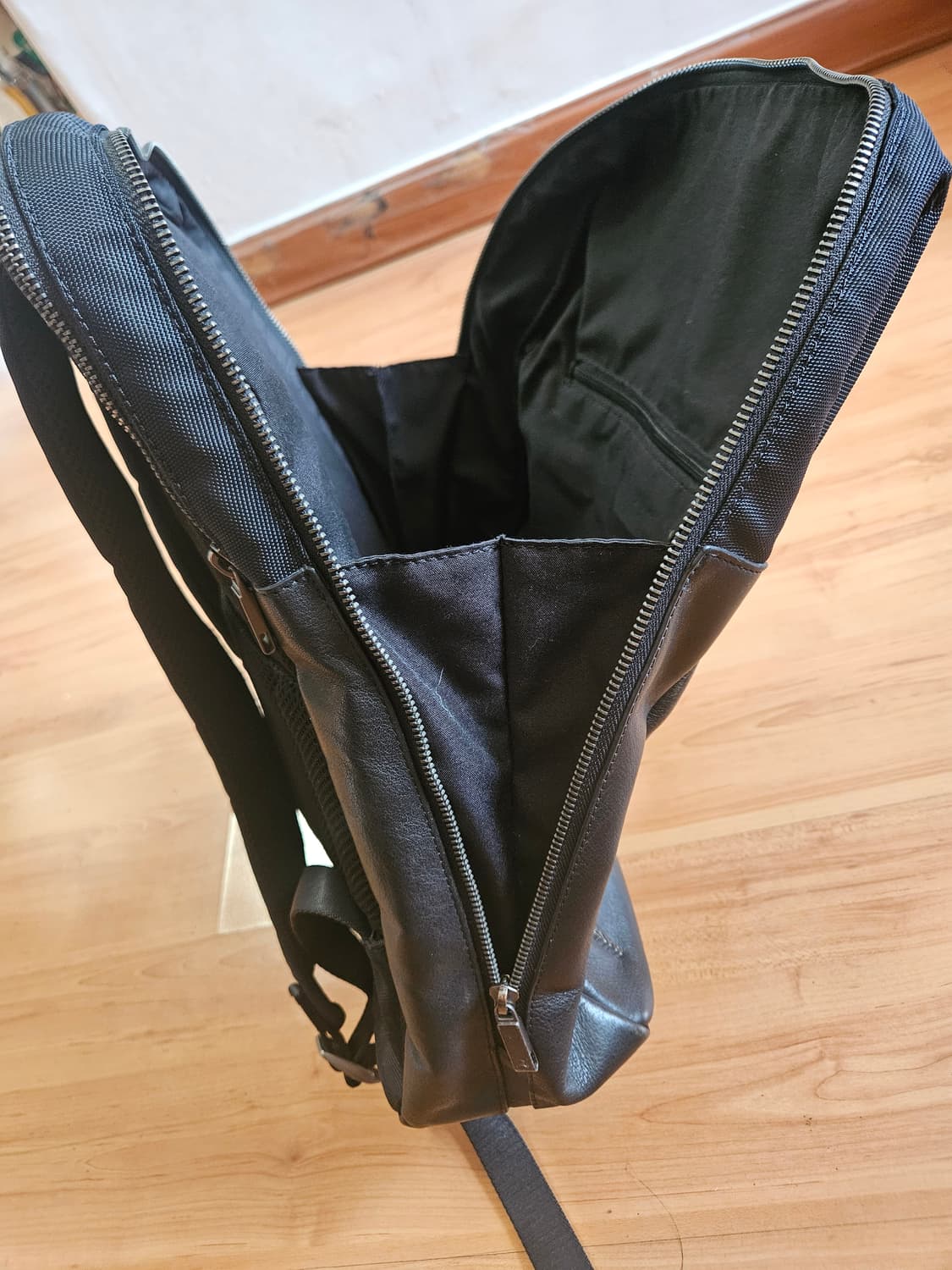 만다리나덕 블랙 백팩 가방( 가죽+페브릭) 상품이미지6
