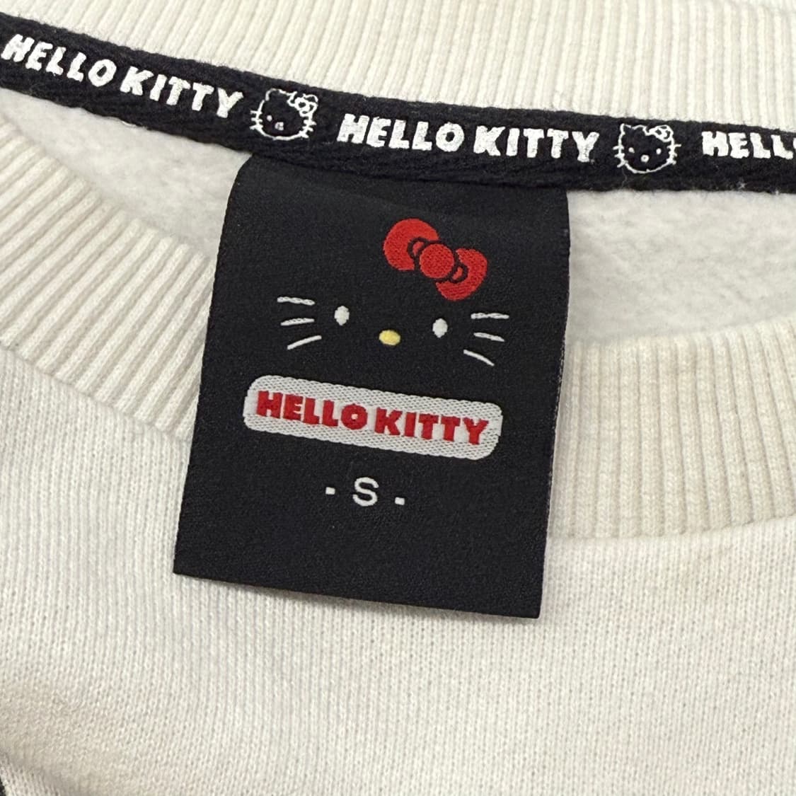 키티 흰색 화이트 맨투맨  상품이미지5