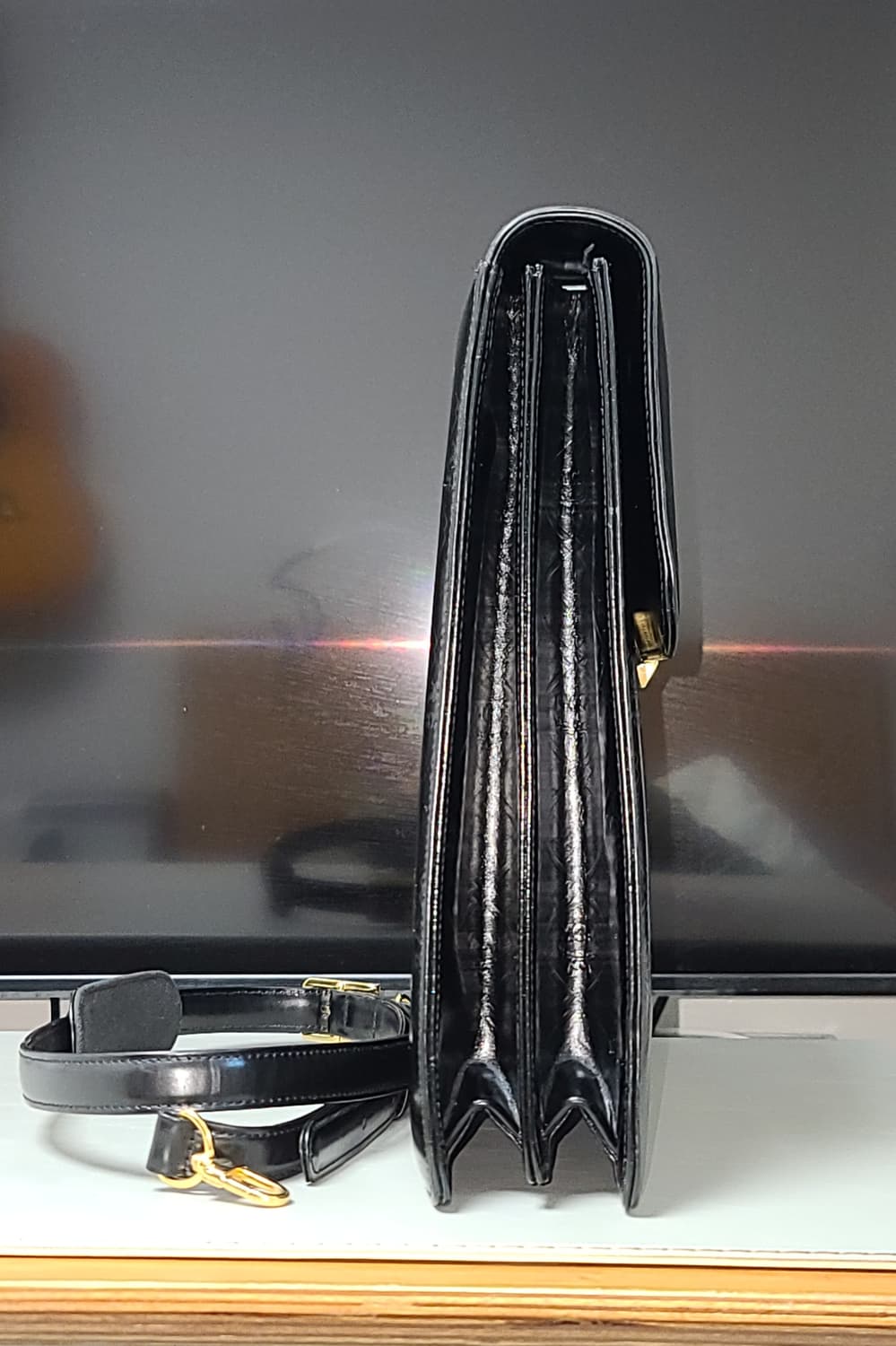 MCM 빈티지 블랙 엠보싱 가죽 서류가방 상품이미지4