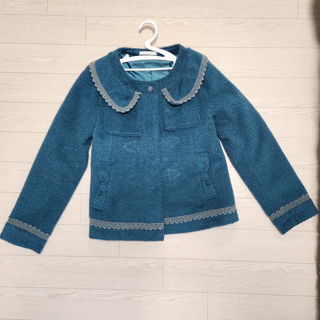 2월까지 엑시즈팜 레이스 칼라 트위드 블루 자켓& 엑시즈팜 기본 이너티 상품이미지1