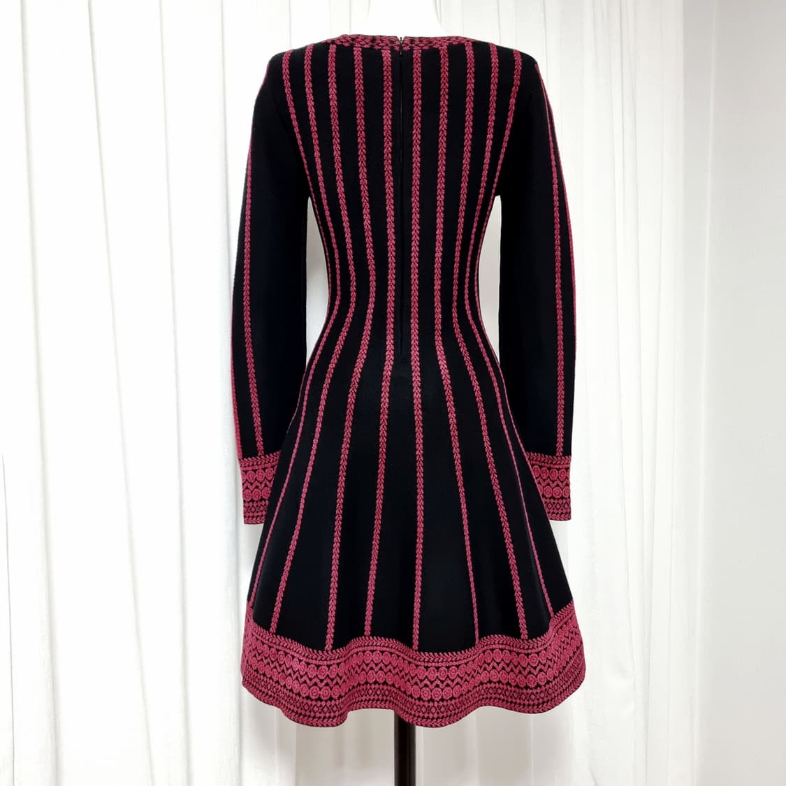 마쥬 maje 벨벳자수 니트 원피스 (44-날씬55/표기2) 상태최상 상품이미지3