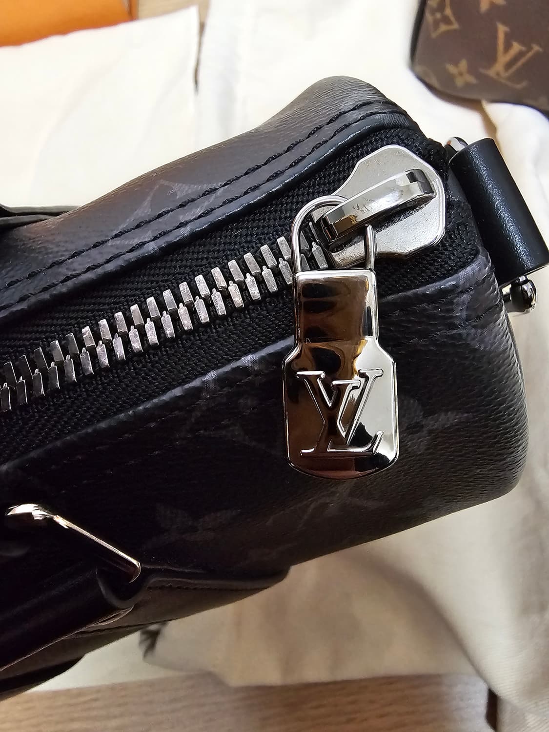 루이비통 이클립스 키폴 반둘리에25 크로스백 (새상품) 상품이미지10