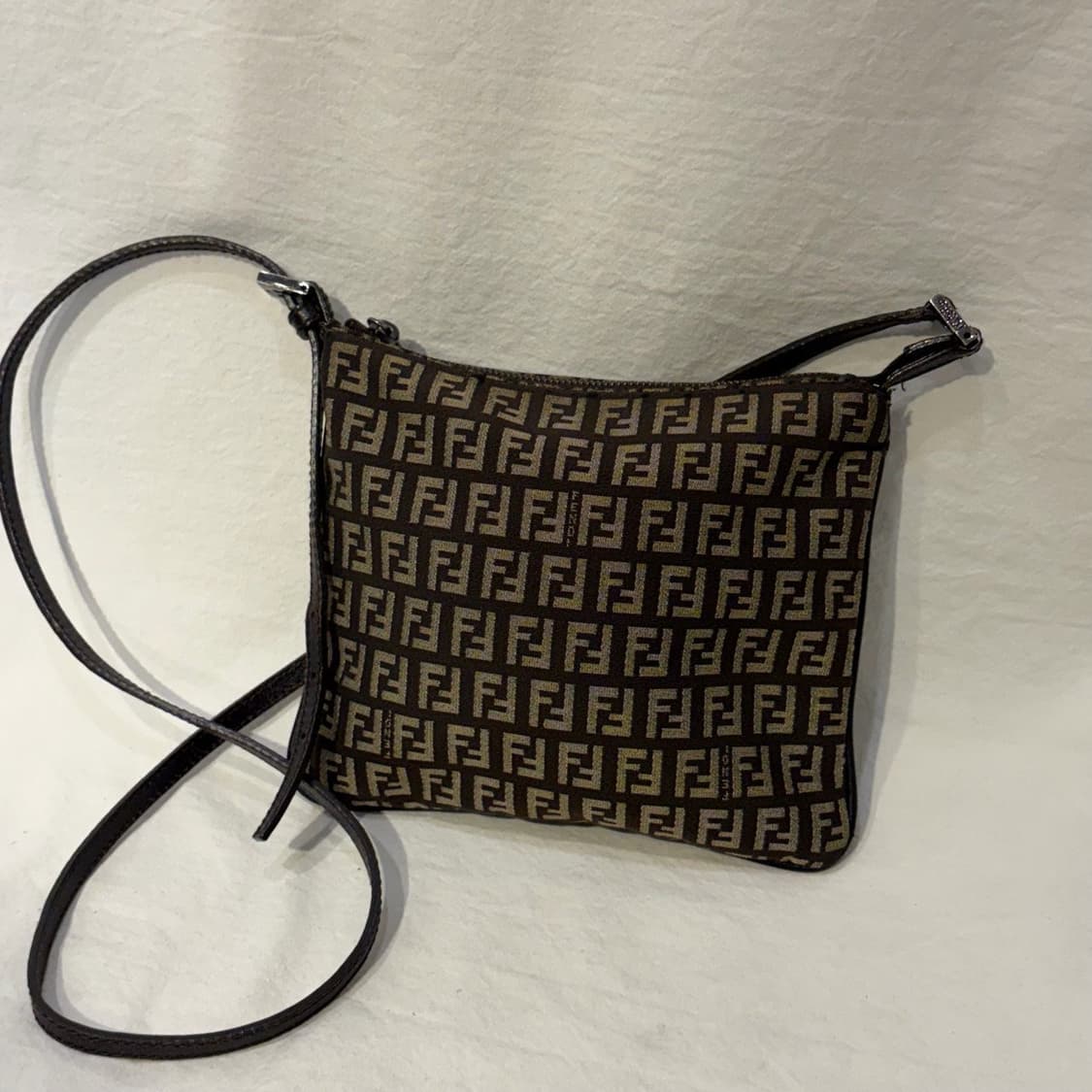 펜디 FF 로고 미니 크로스백 주카 가방 상품이미지1