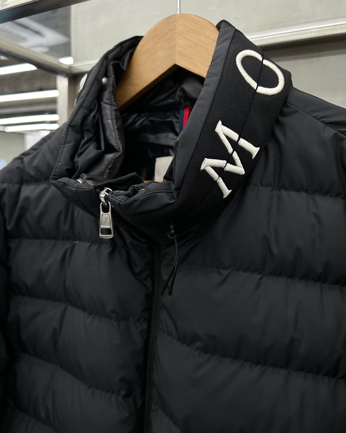 몽클레르 아키오 구스다운 패딩 *샤이보이토비 착용* 상품이미지5