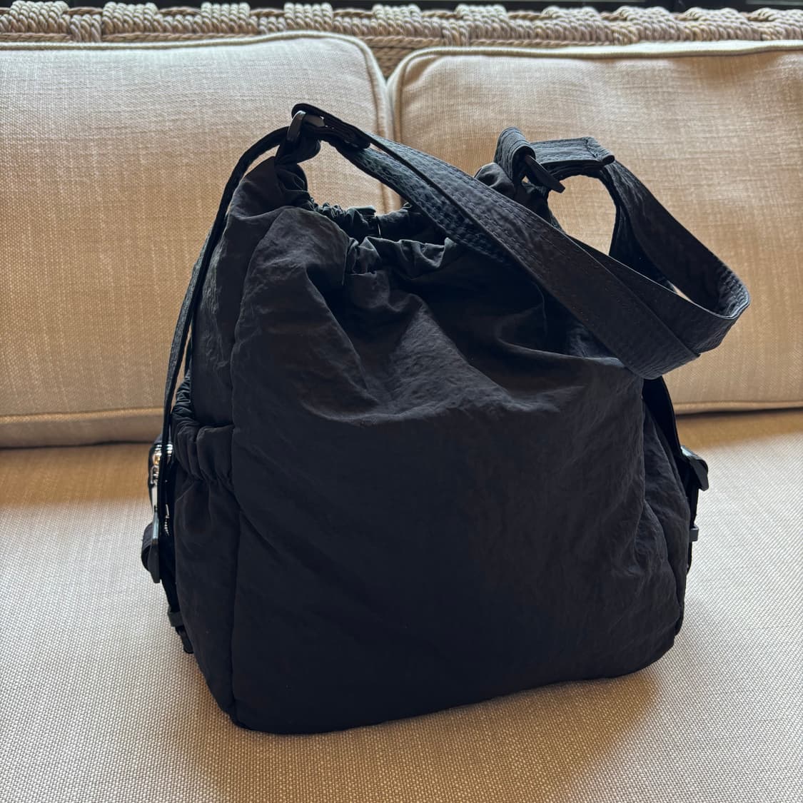 아떼바네사브루노 블랙 리본 숄더백 백팩 상품이미지5