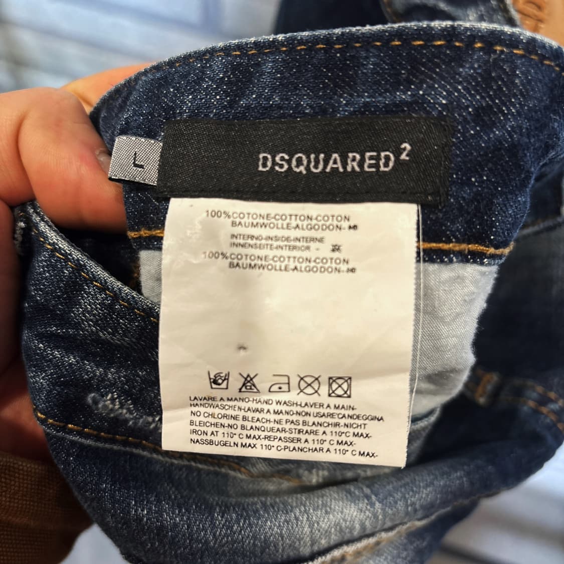 디스퀘어드2 하이 콘트라스트 워싱 데님팬츠 절개패널 페인팅 디테일 상품이미지10