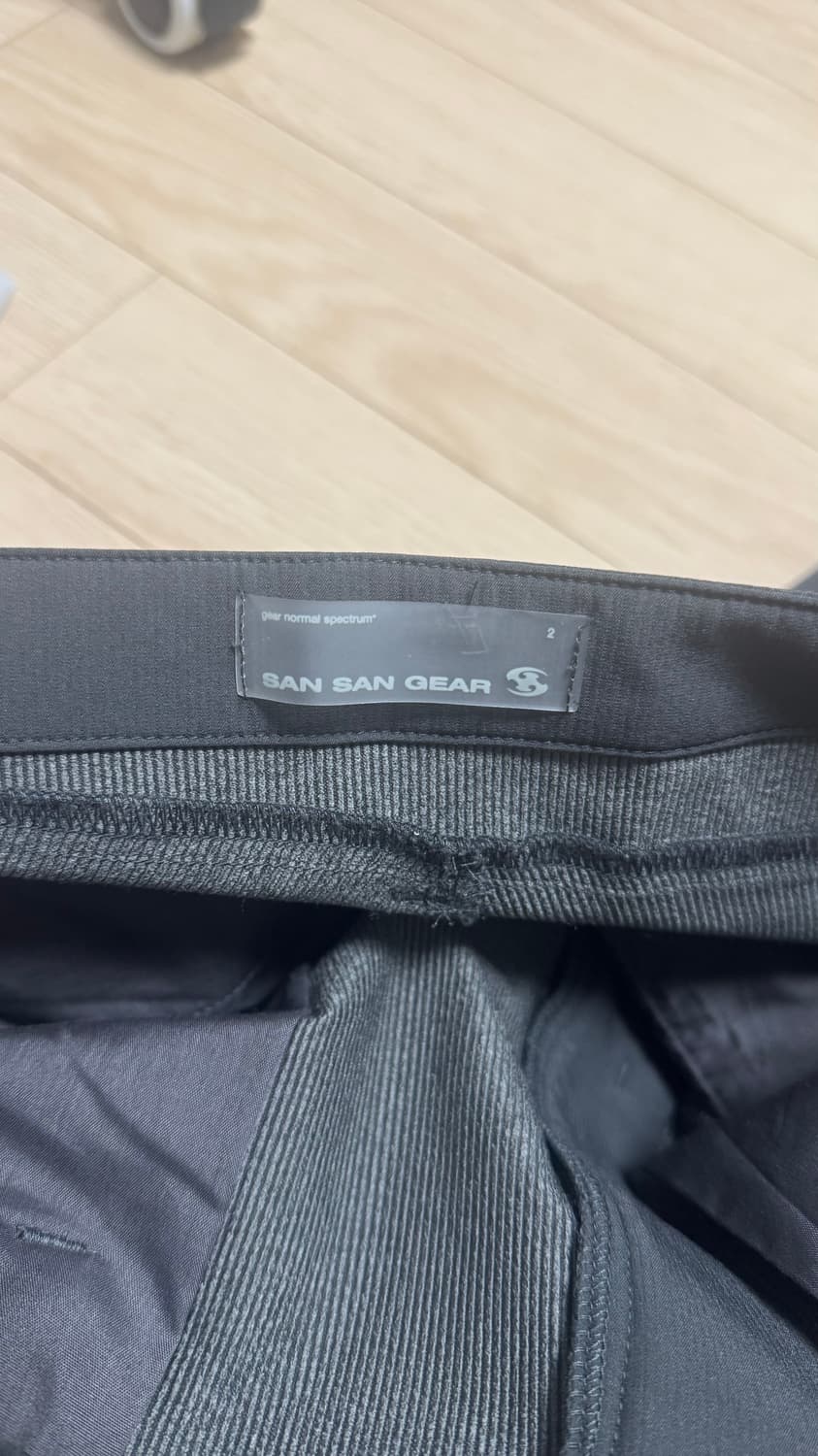 산산기어 패널드 다트 팬츠 2사이즈 차콜 상품이미지3