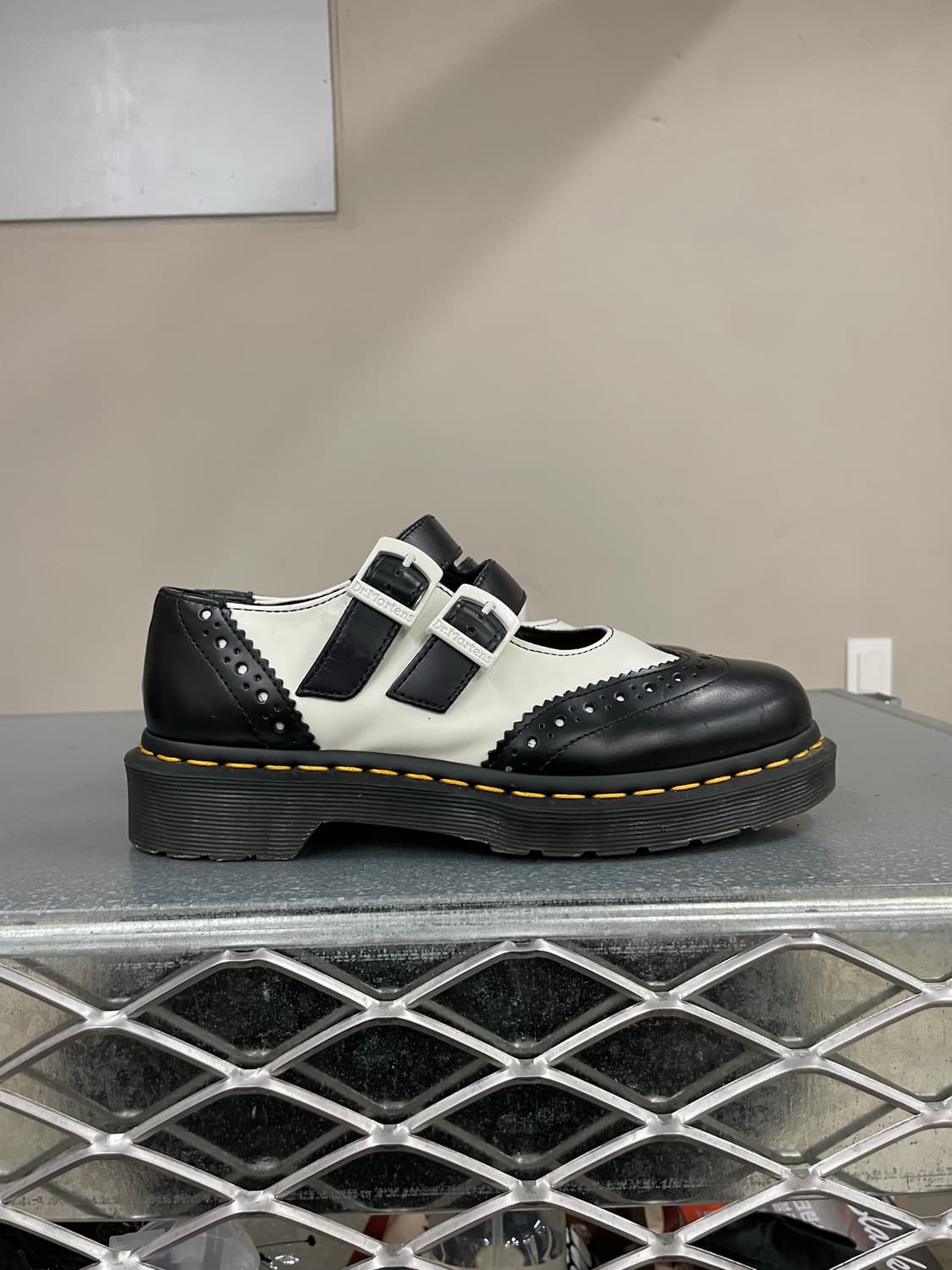 닥터마틴 아데나 2 블랙 앤 화이트 UK4 상품이미지4