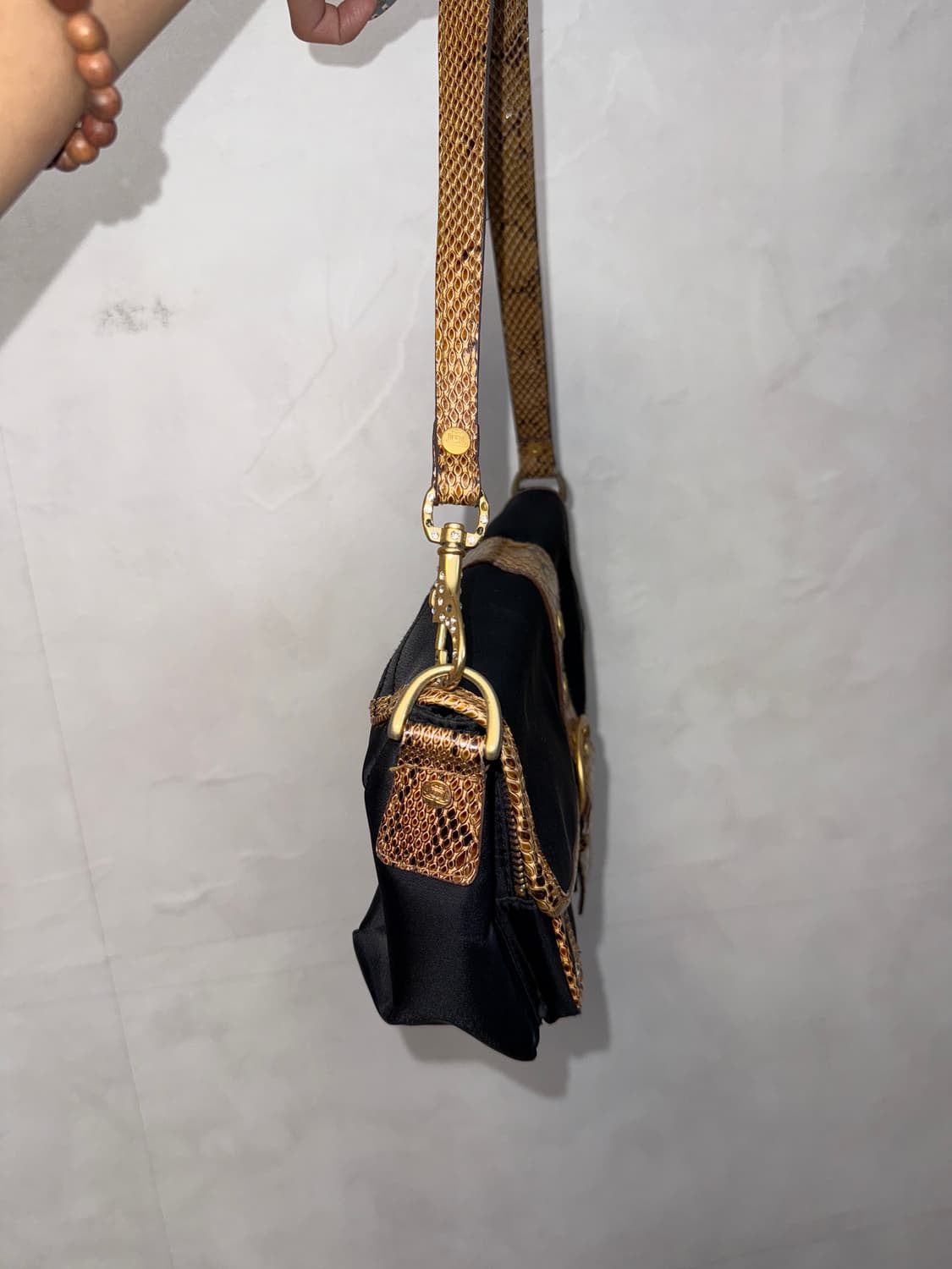 Jennifer Lopez black gold python 숄더백  상품이미지3