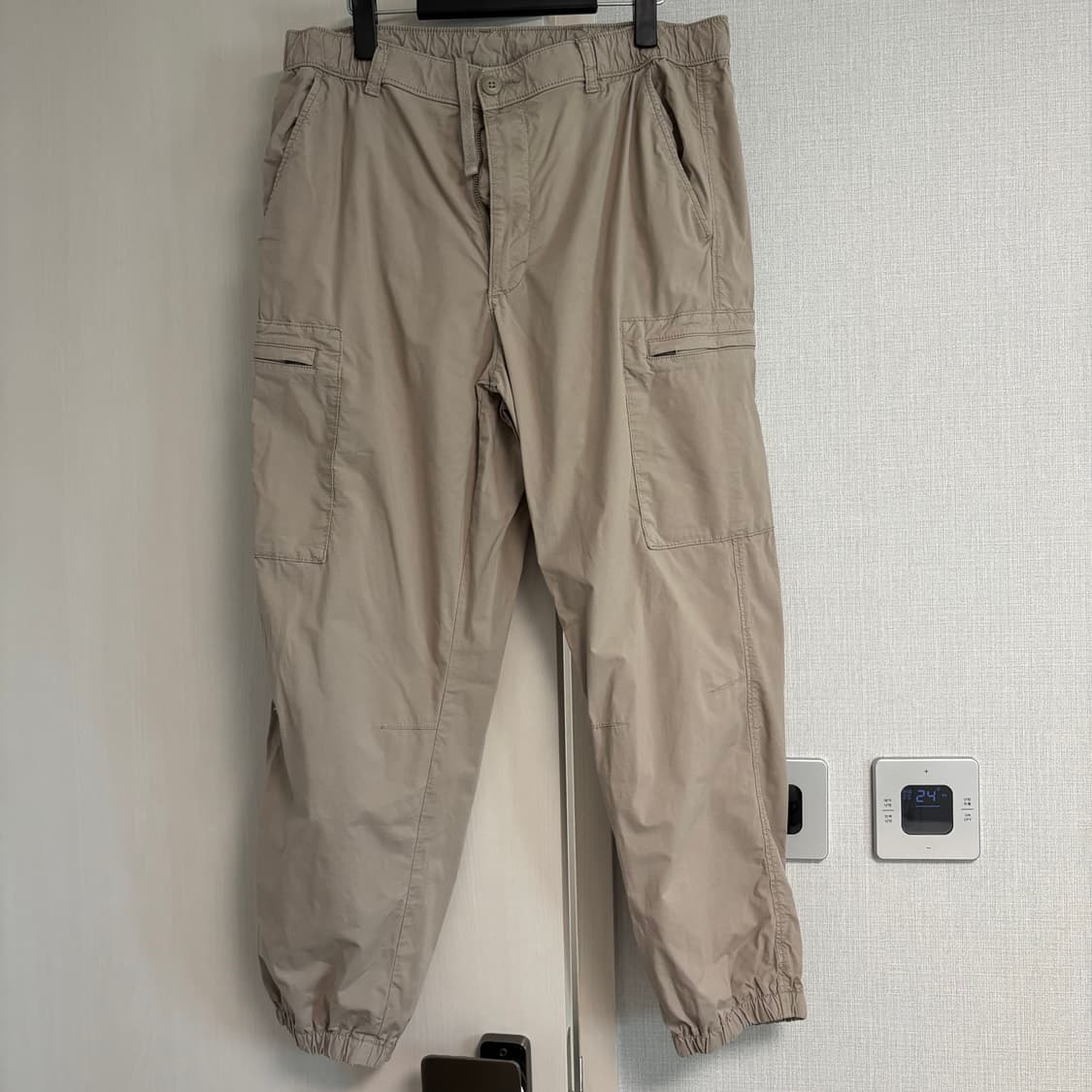 유니클로 베이지 조거팬츠 상품이미지1