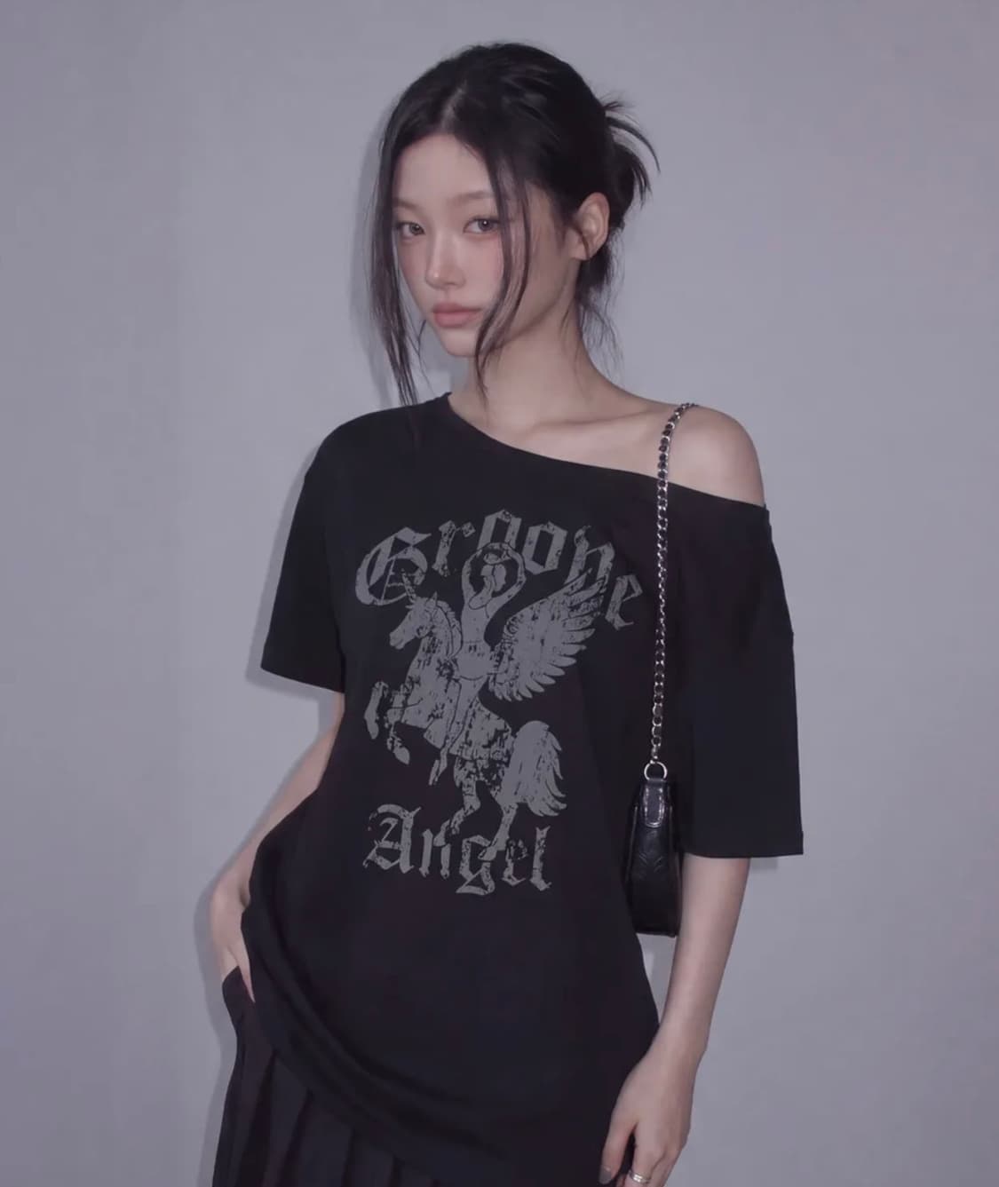 [새상품] 디오스피스 원숄더 반팔 블랙 상품이미지1