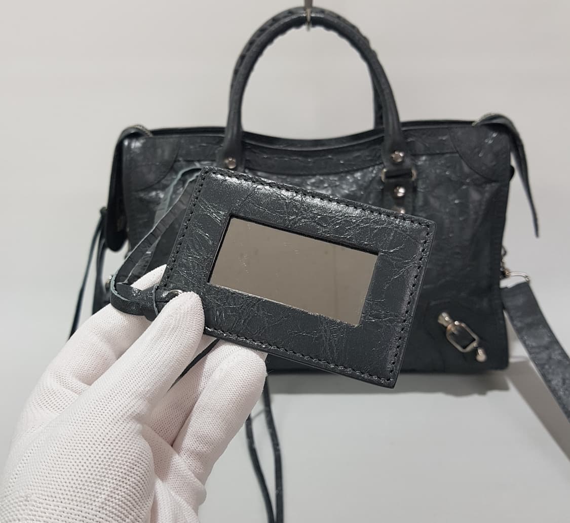 발렌시아가 클래식 모터백 스몰 로고스트랩 431621 상품이미지4