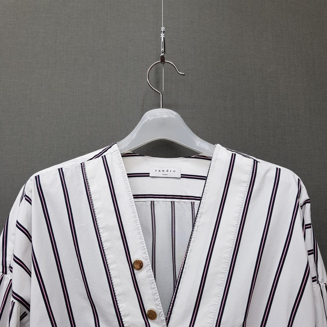 산드로 Sandro 스트라이프 브이넥 버튼 블라우스 2사이즈 상품이미지3