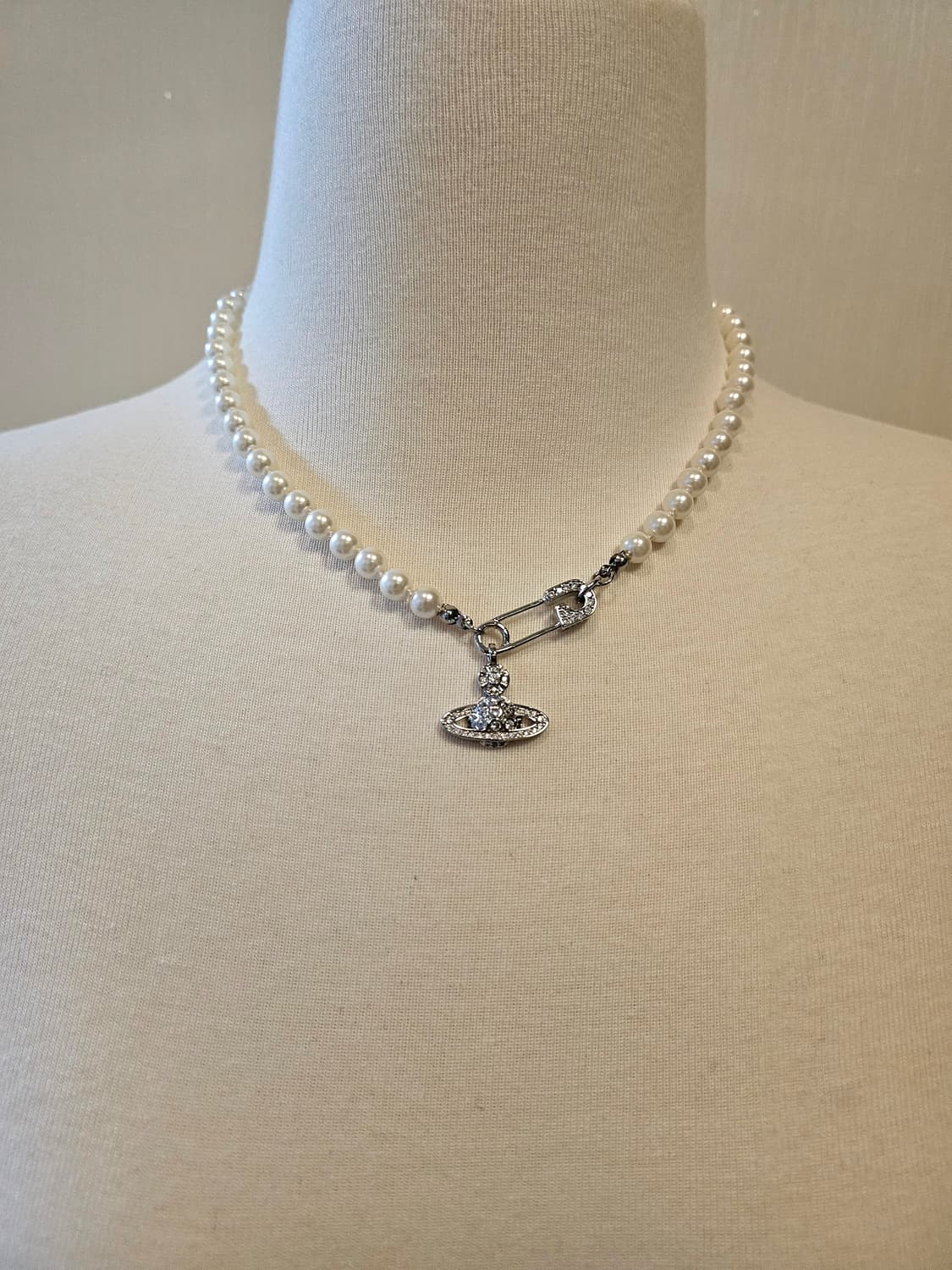 비비안웨스트우드 업사이클링 옷핀 진주 목걸이 상품이미지6