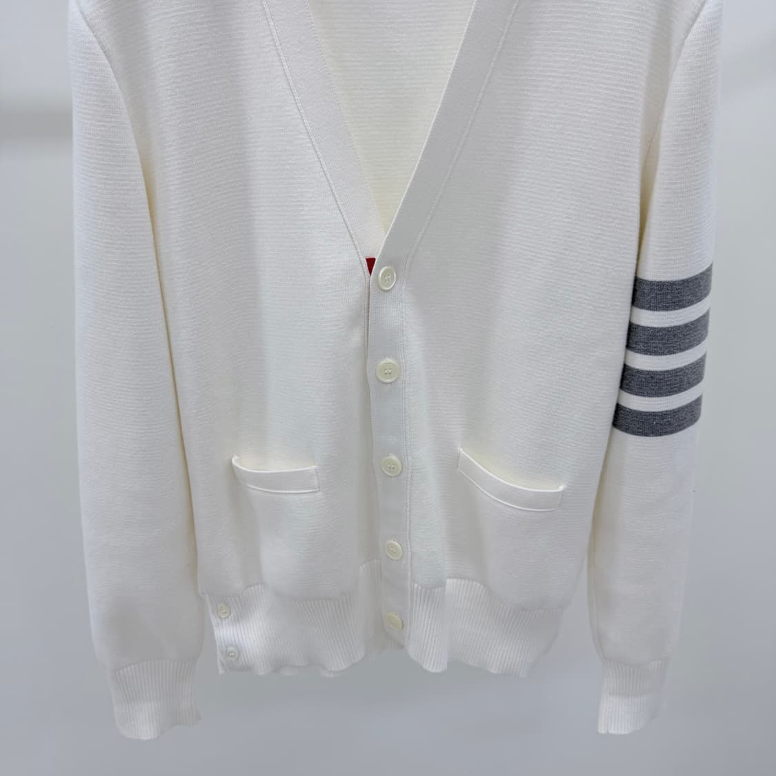 [S+급/1] 톰브라운 사선완장 밀라노스티치 가디건 화이트 상품이미지4