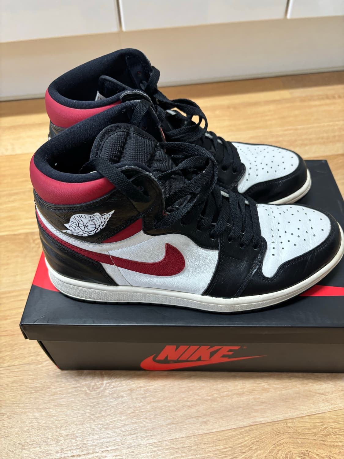 나이키 조던1 짐레드 260사이즈 판매합니다 상품이미지1