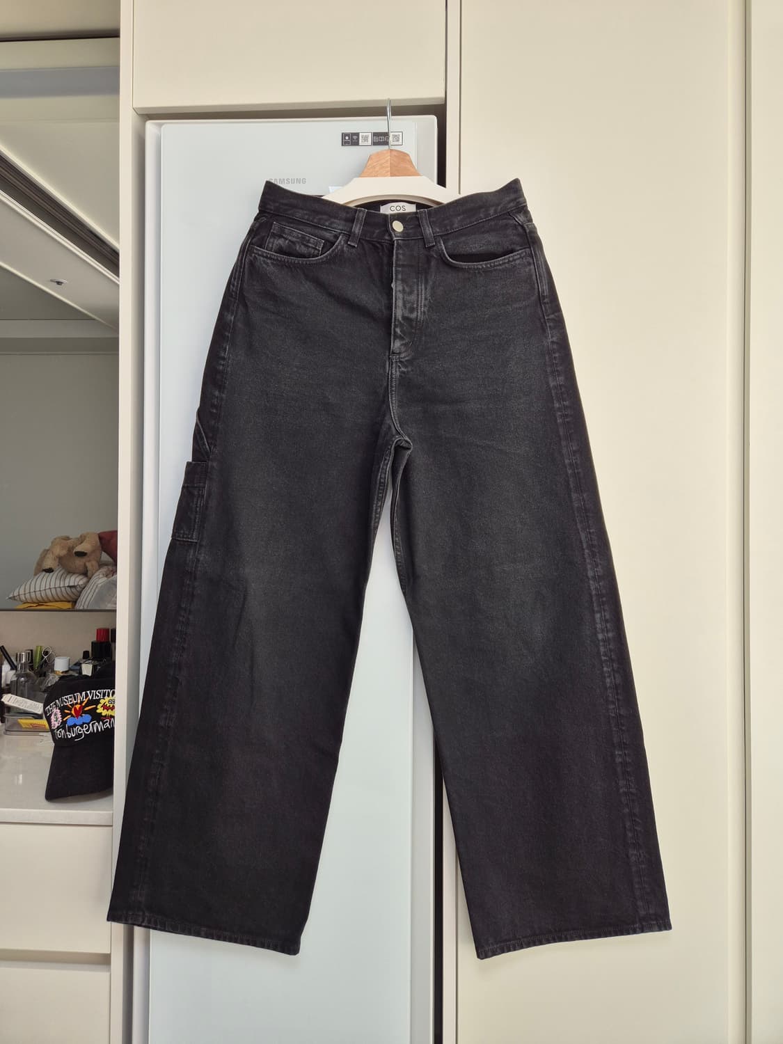 COS 코스 남성 릴랙스드 와이드 레그 진 블랙 eur44 상품이미지2