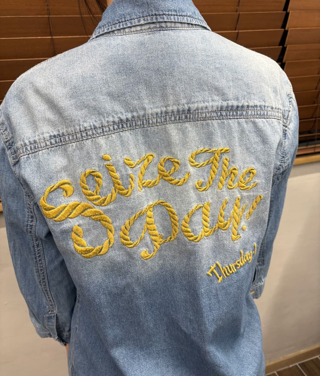 썰스데이 아일랜드 체인 스티치 웨스턴 데님 셔츠 상품이미지2